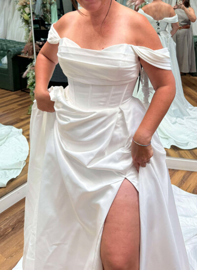 Elegant Off-The-Shoulder Sleeveless High Split A-Line Court Train Satin Wedding Dresses
