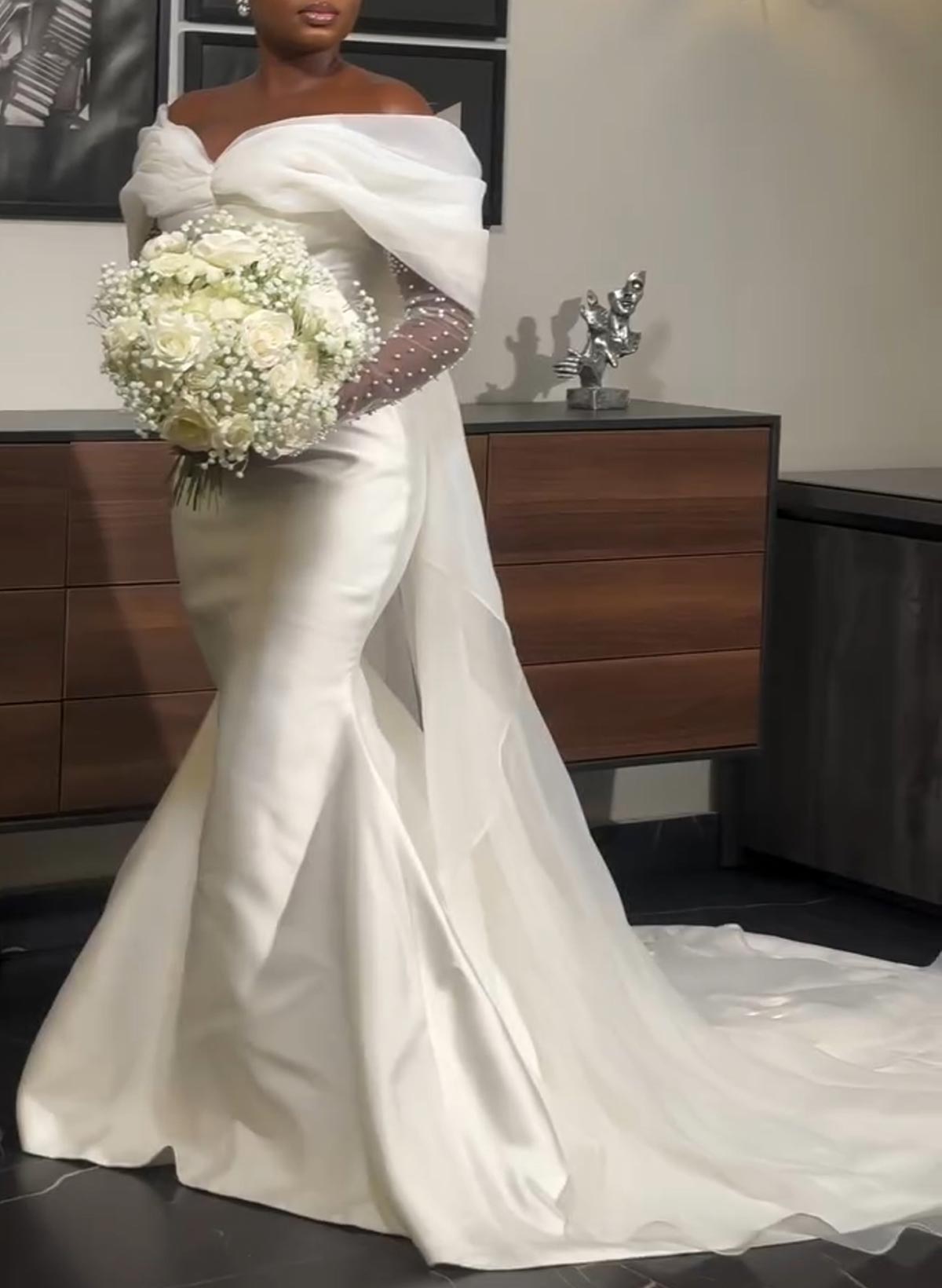 Elegant Off-The-Shoulder Beading Long Sleeves Mermaid Court Train Organza Wedding Dresses