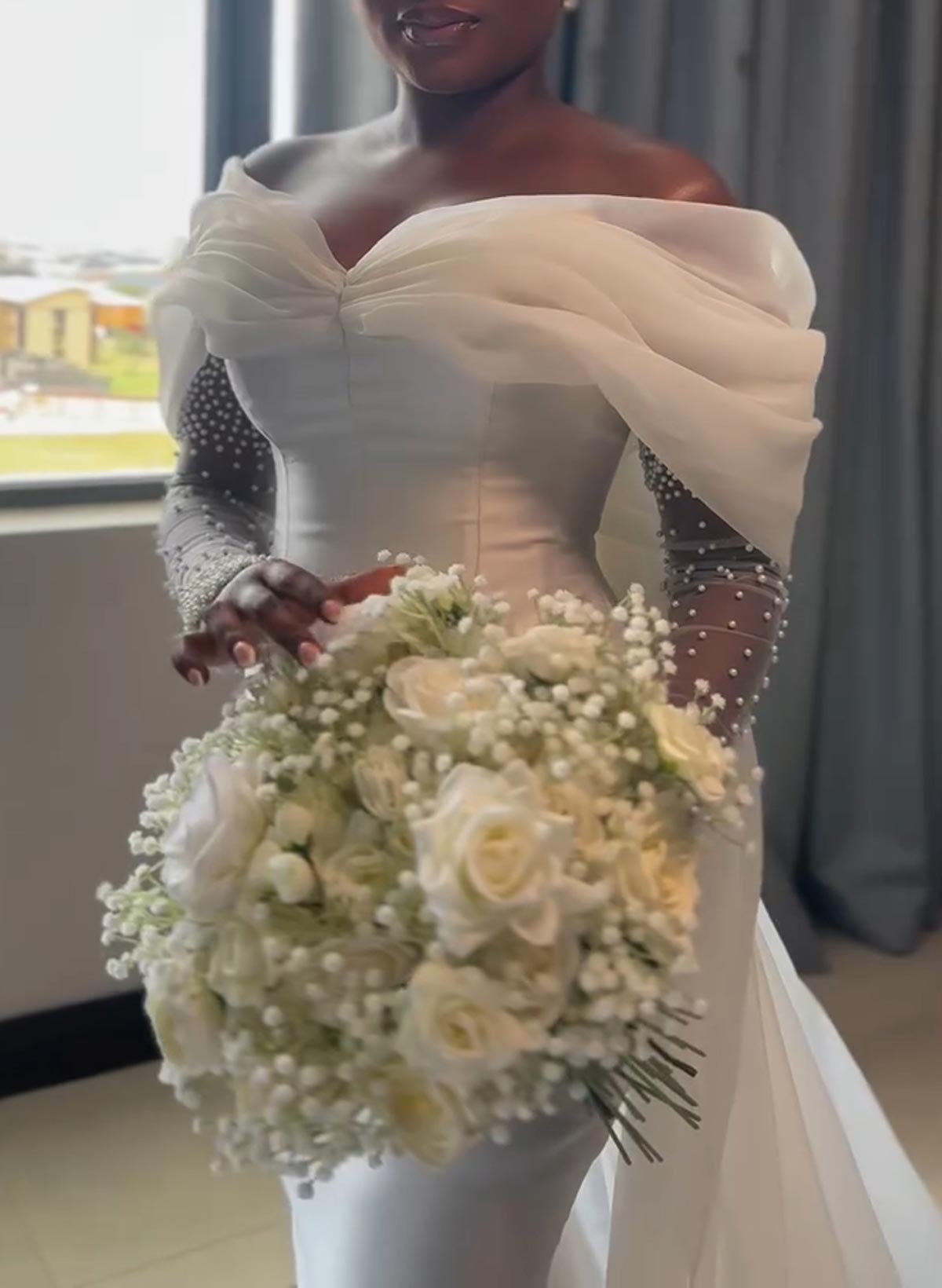 Elegant Off-The-Shoulder Beading Long Sleeves Mermaid Court Train Organza Wedding Dresses