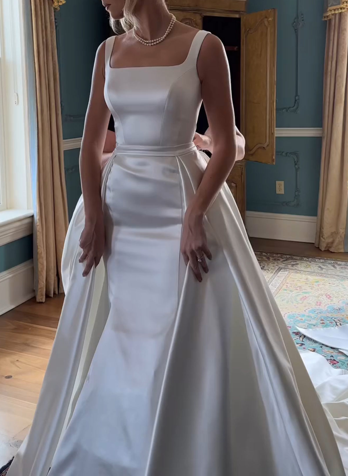Classy Square Neckline Mermaid Bow(s) Detachable Overskirt Matte Satin Wedding Dresses