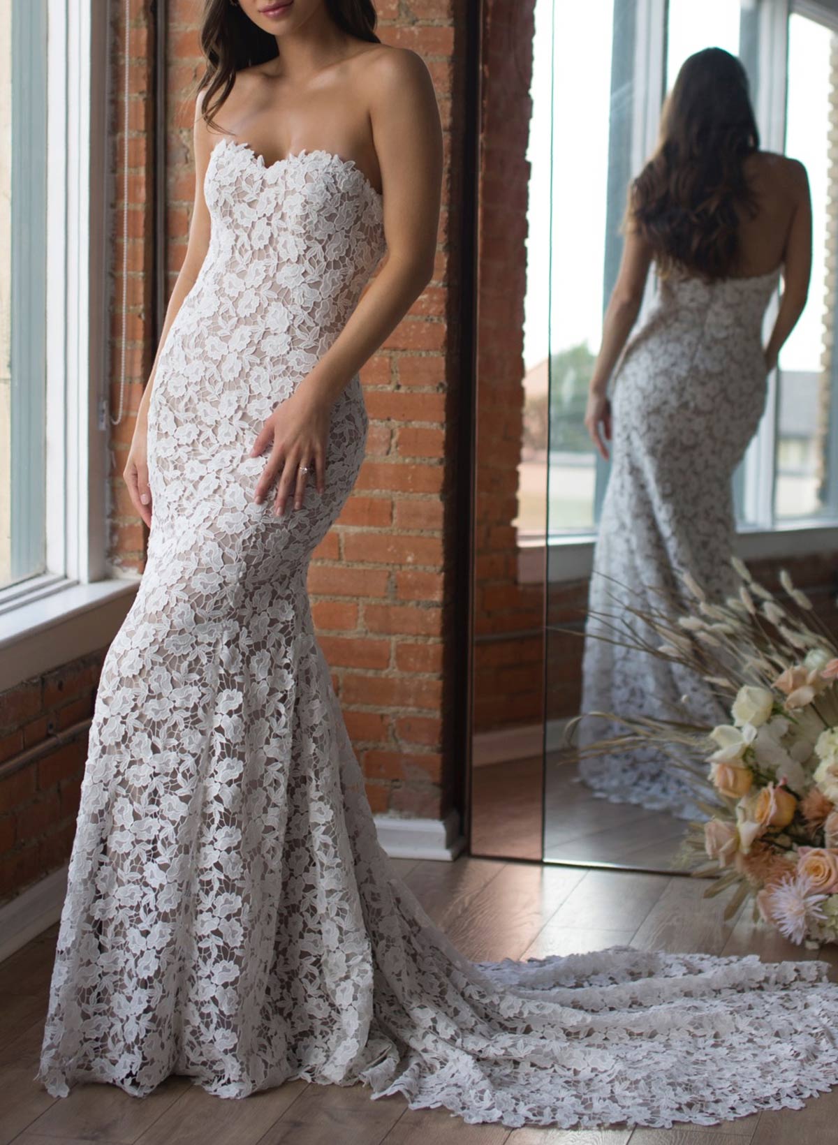 Elegant Sweetheart Sleeveless Mermaid Sweep Train Lace Wedding Dresses