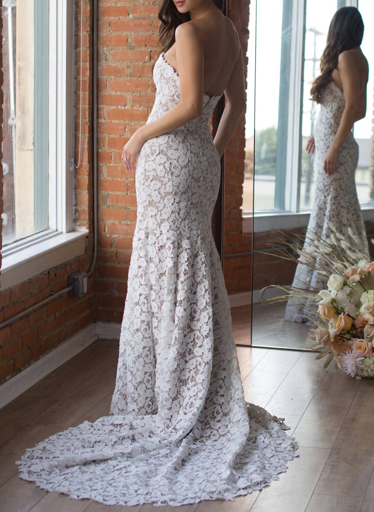 Elegant Sweetheart Sleeveless Mermaid Sweep Train Lace Wedding Dresses