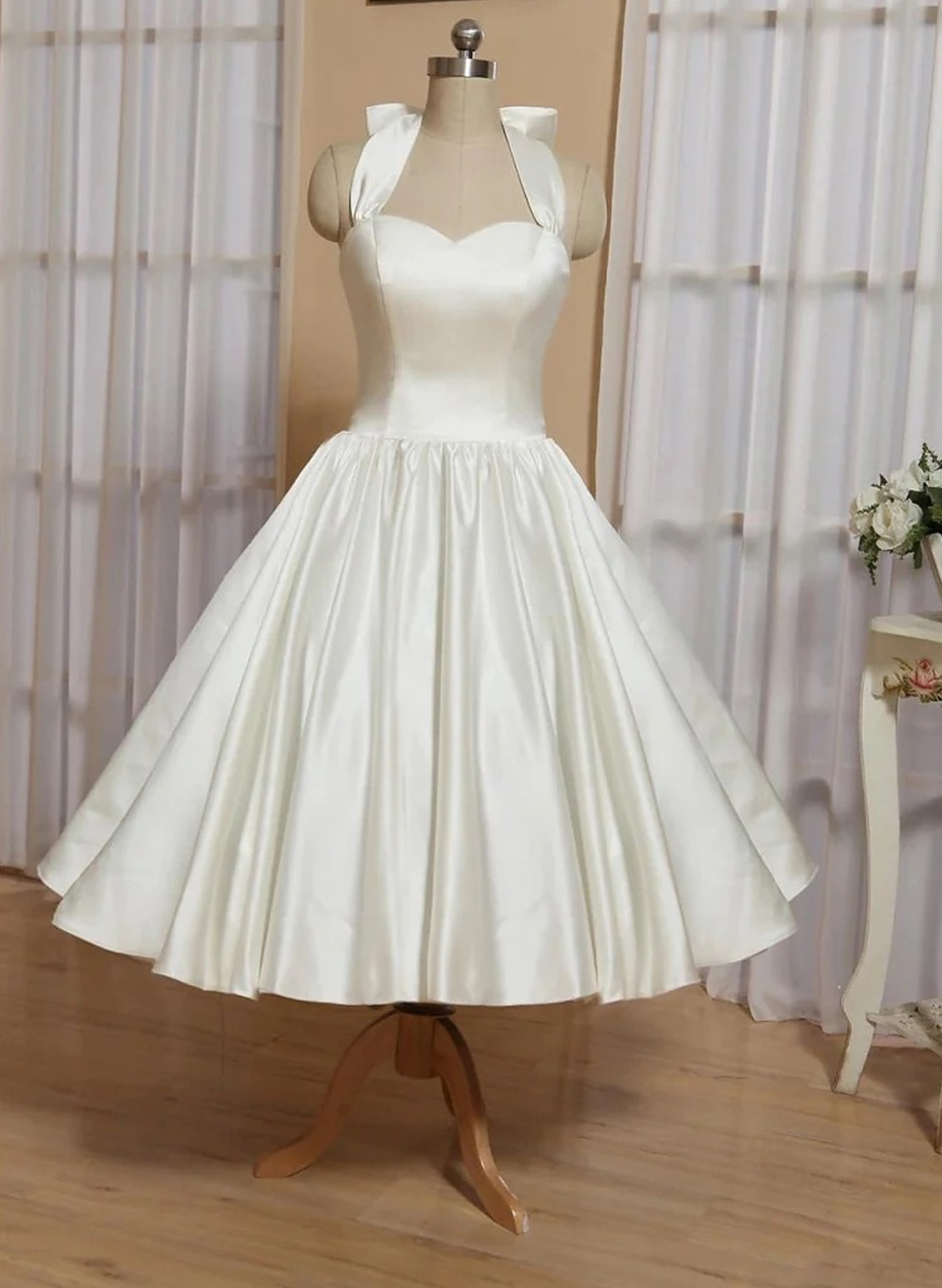 Halter Sweetheart Sleeveless A-Line Tea-Length Matte Satin Cocktail Dresses With Bow(s)