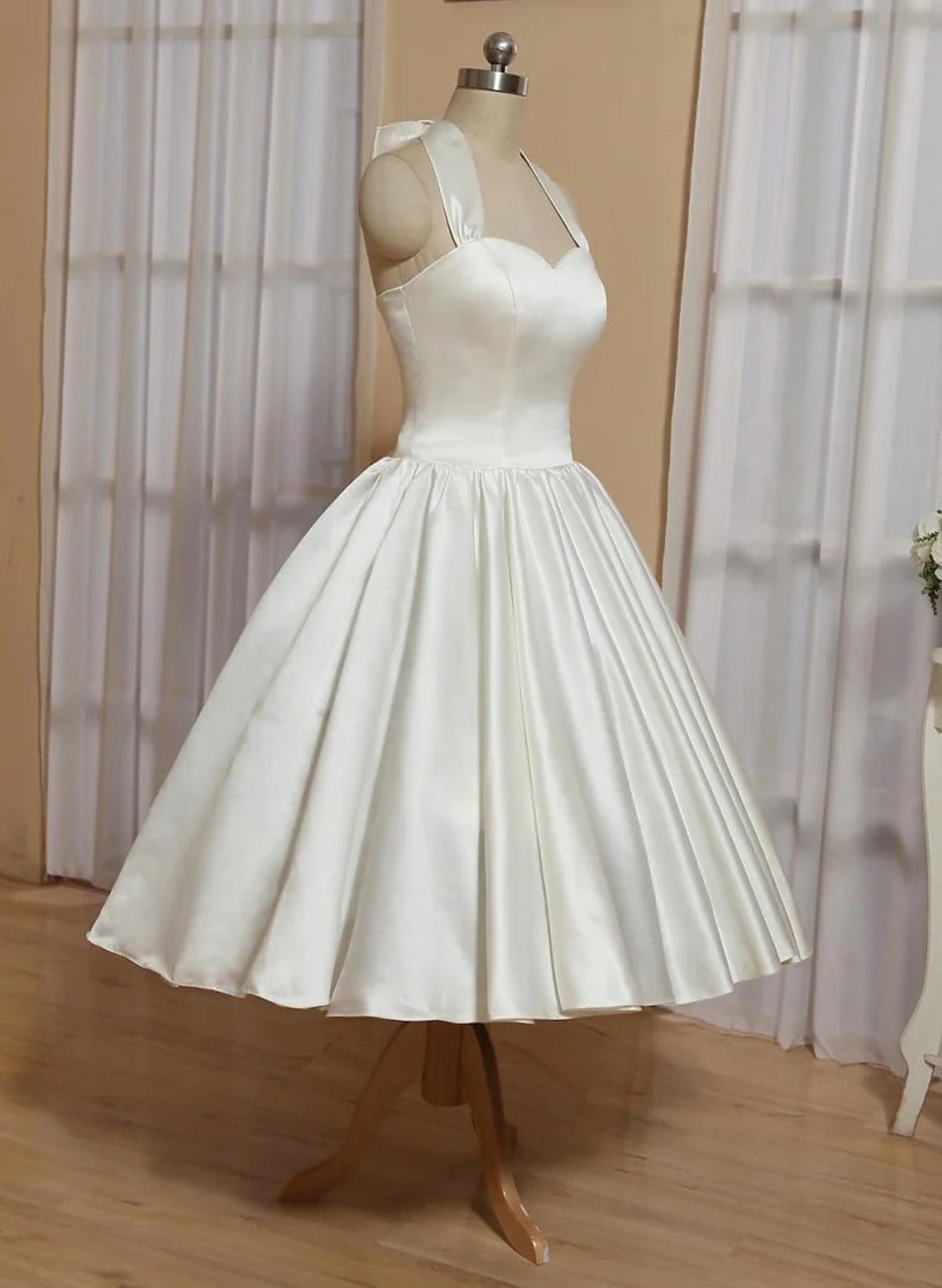 Halter Sweetheart Sleeveless A-Line Tea-Length Matte Satin Cocktail Dresses With Bow(s)