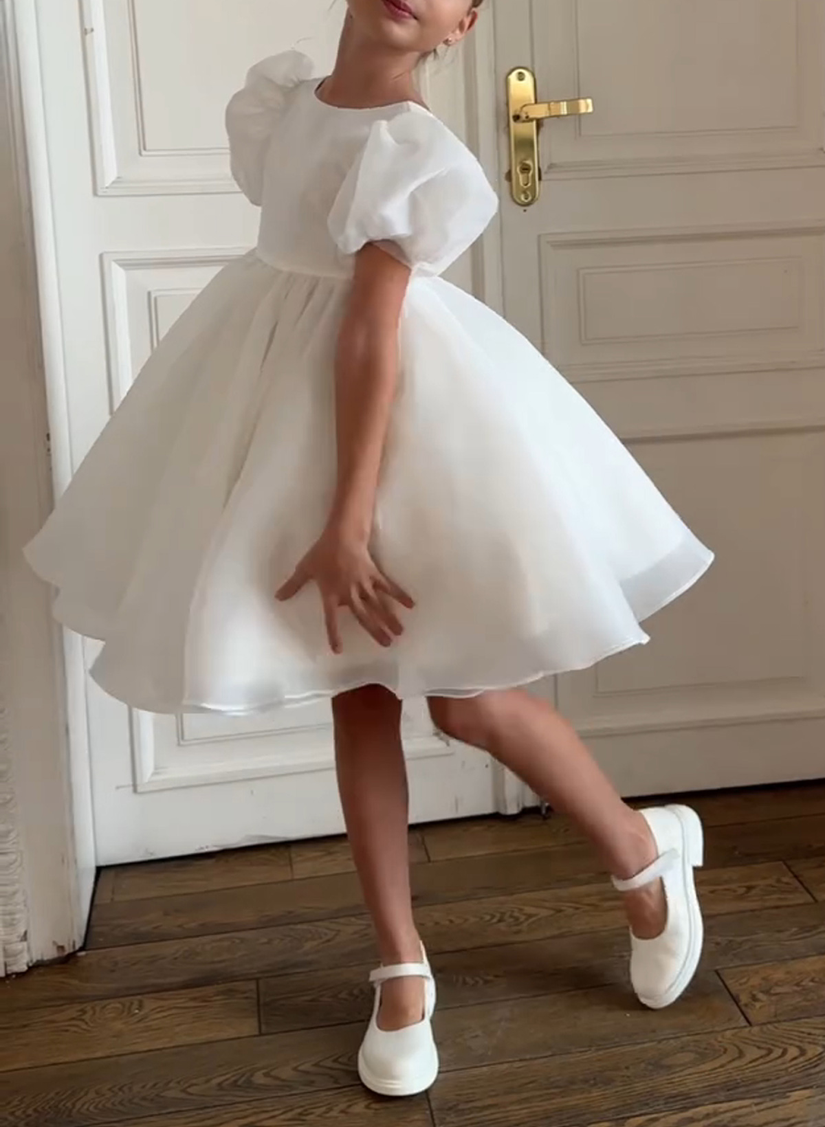 Scoop Neck Short Sleeves A-Line Knee-Length Satin/Organza Flower Girl Dresses