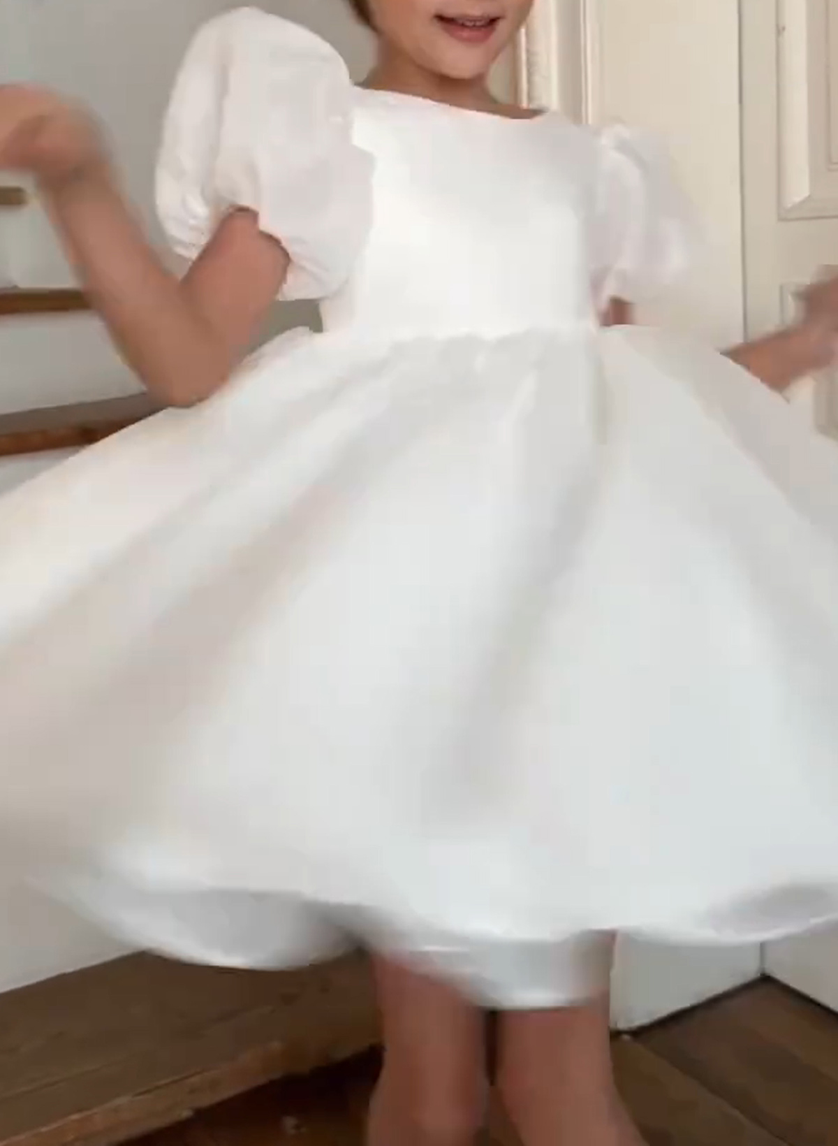 Scoop Neck Short Sleeves A-Line Knee-Length Satin/Organza Flower Girl Dresses