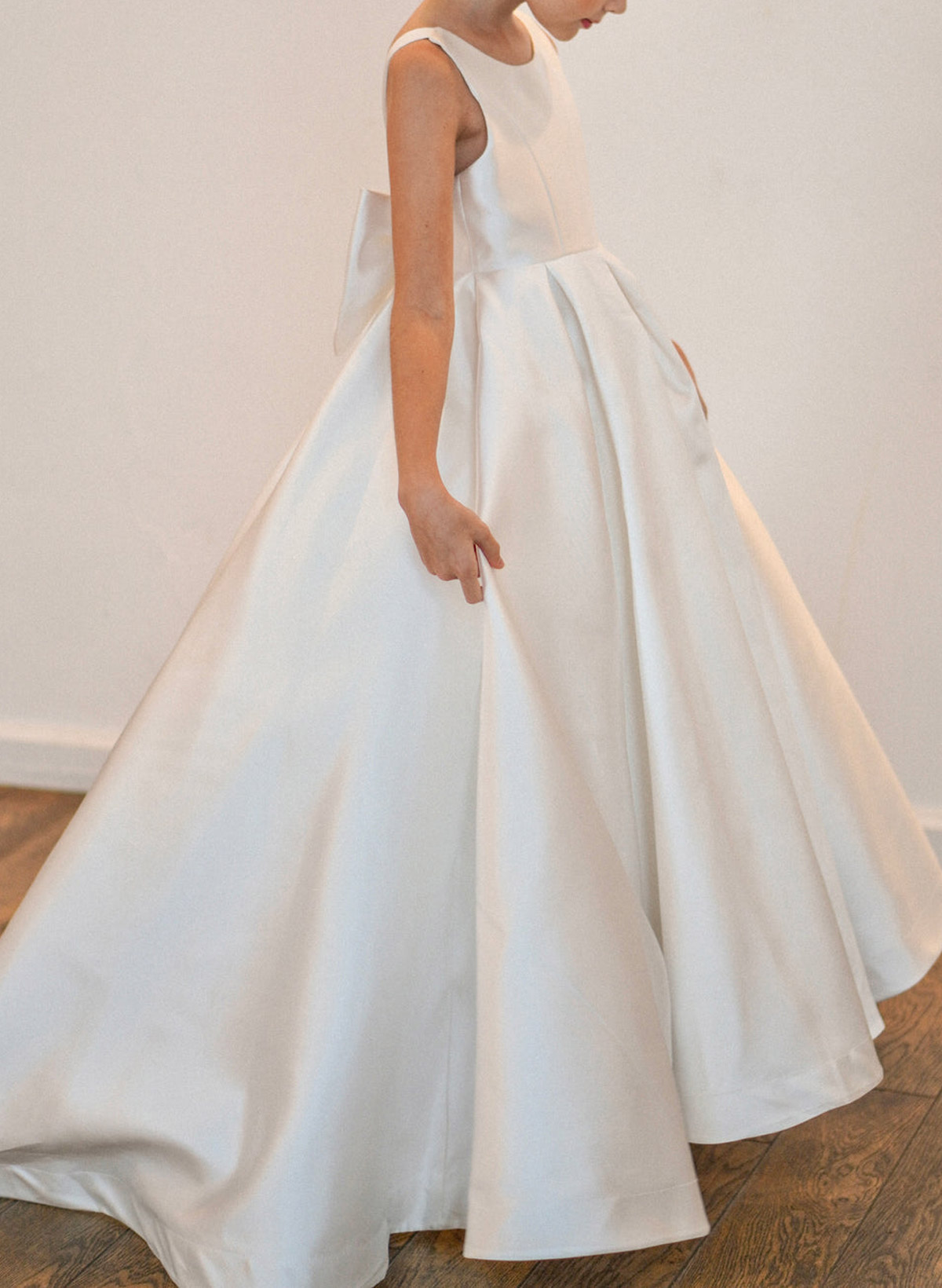 Scoop Neck Sleeveless A-Line Floor-Length Satin Flower Girl Dresses With Bow(s)