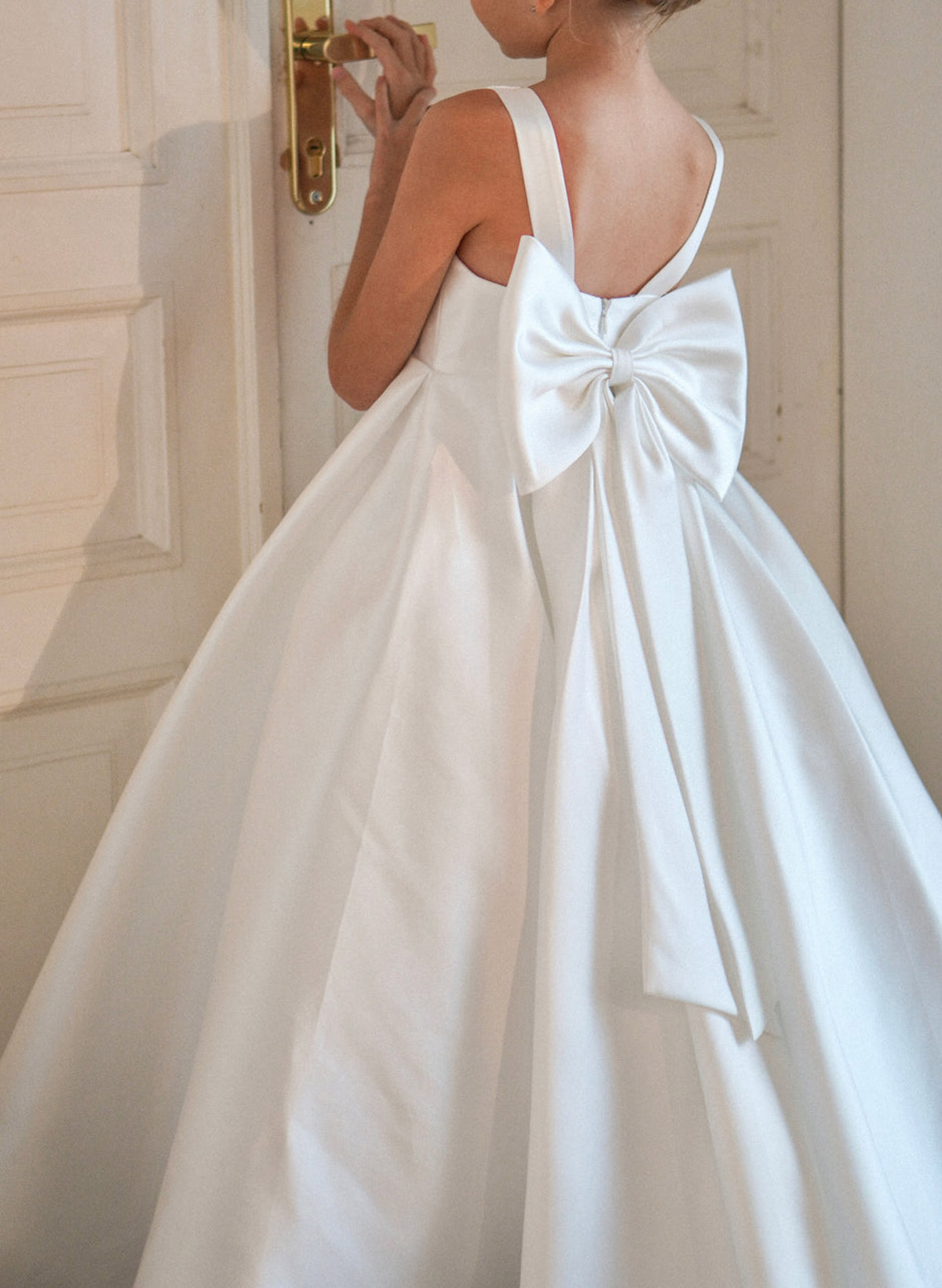 Scoop Neck Sleeveless A-Line Floor-Length Satin Flower Girl Dresses With Bow(s)