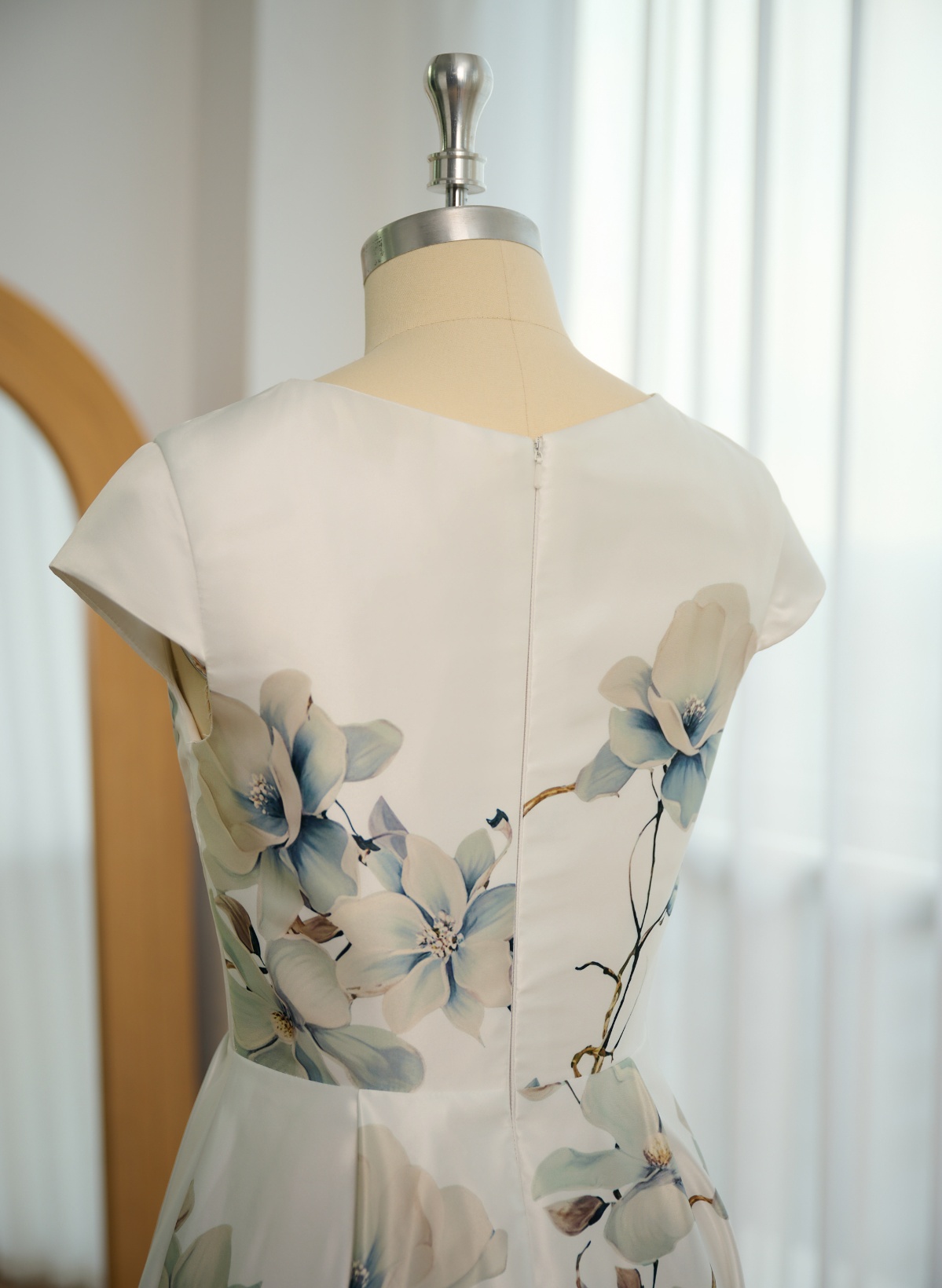 Elegant Scoop Neck A-Line Floor-Length Satin Mother Of The Bride Dresses With Flower(s)