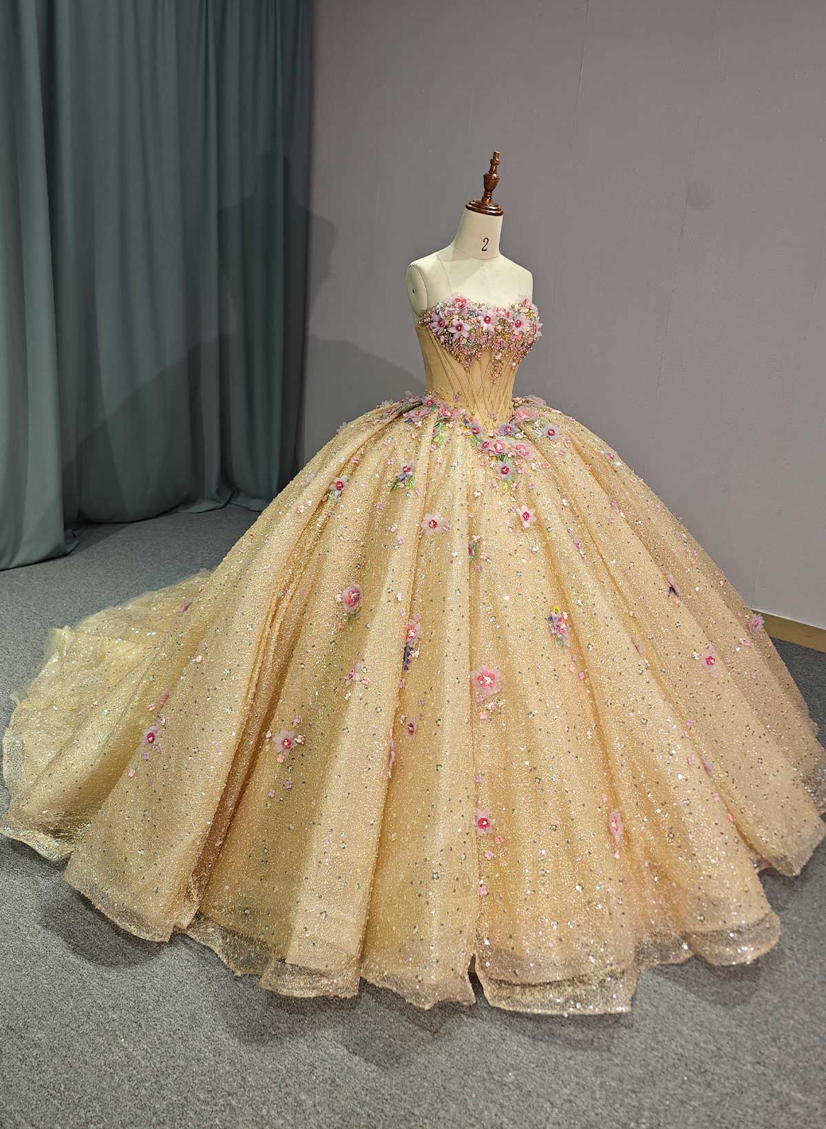 Ball-Gown Sweetheart Sleeveless Royal Prom Dresses With Sequins/Appliques Lace