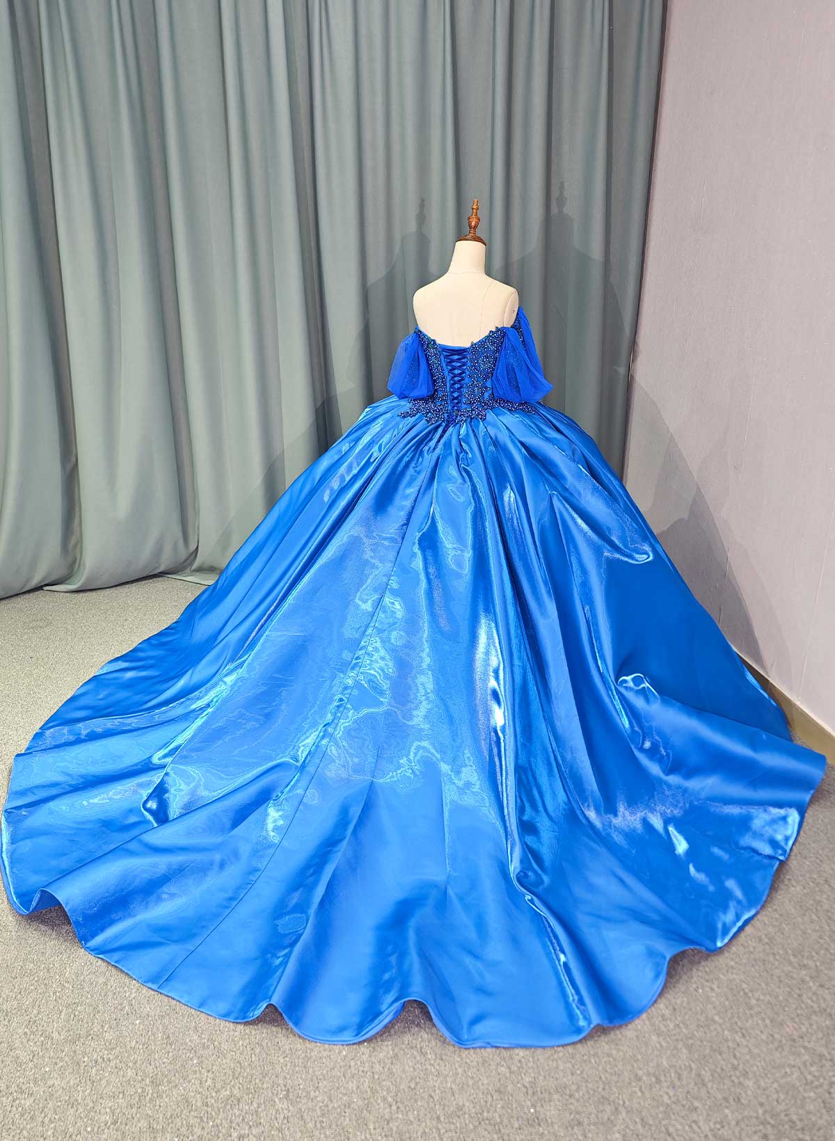 Ball-Gown Off-The-Shoulder Cape Sleeves Royal Prom Dresses With Beading