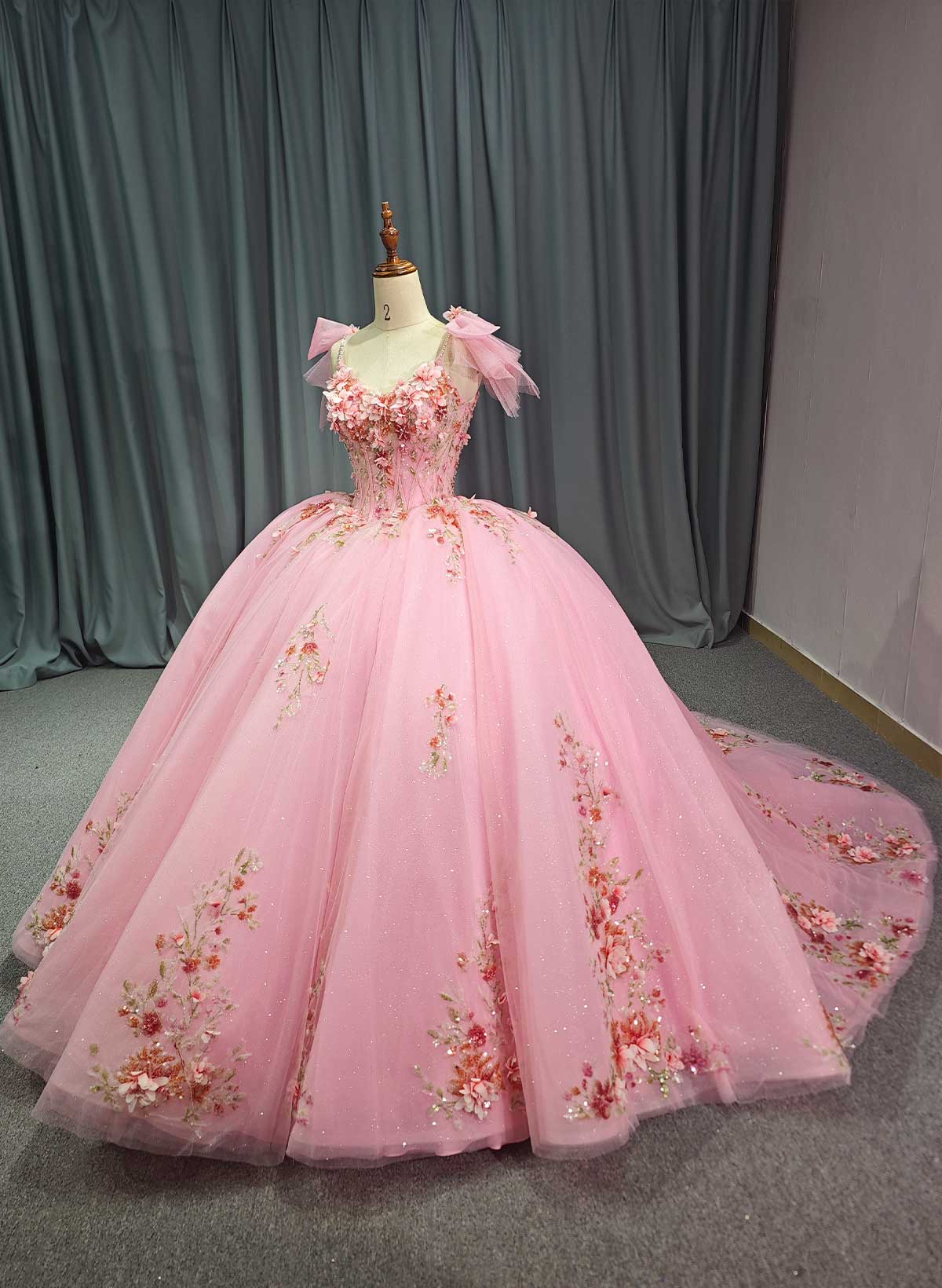 Ball-Gown Sweetheart Sleeveless Royal Prom Dresses With Sequins/Appliques Lace