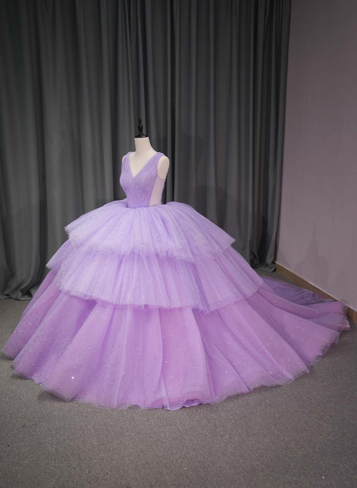 Ball-Gown V-Neck Sleeveless Royal Prom Dresses With Cascading Ruffles/Sequins
