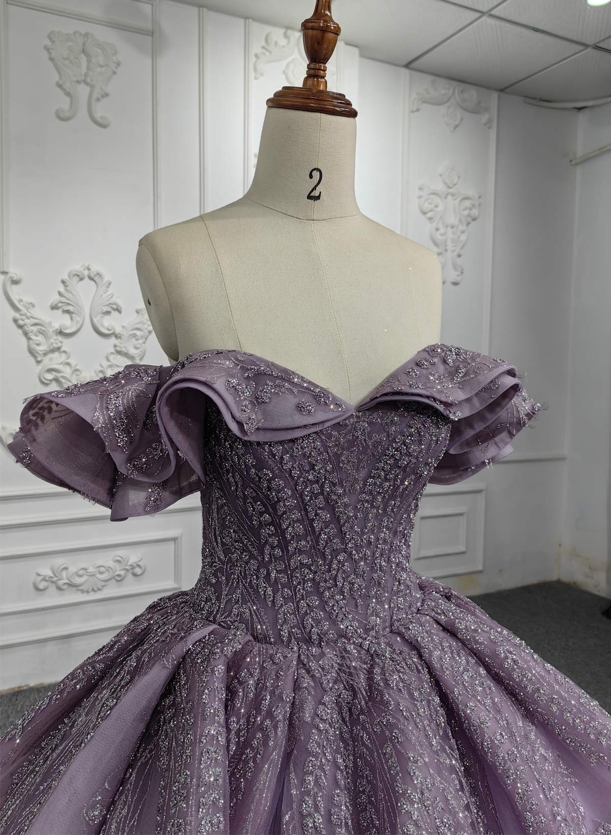 Luxury Off-The-Shoulder Ball-Gown Chapel Train Tulle Prom Dresses With Ruffle/Sequins
