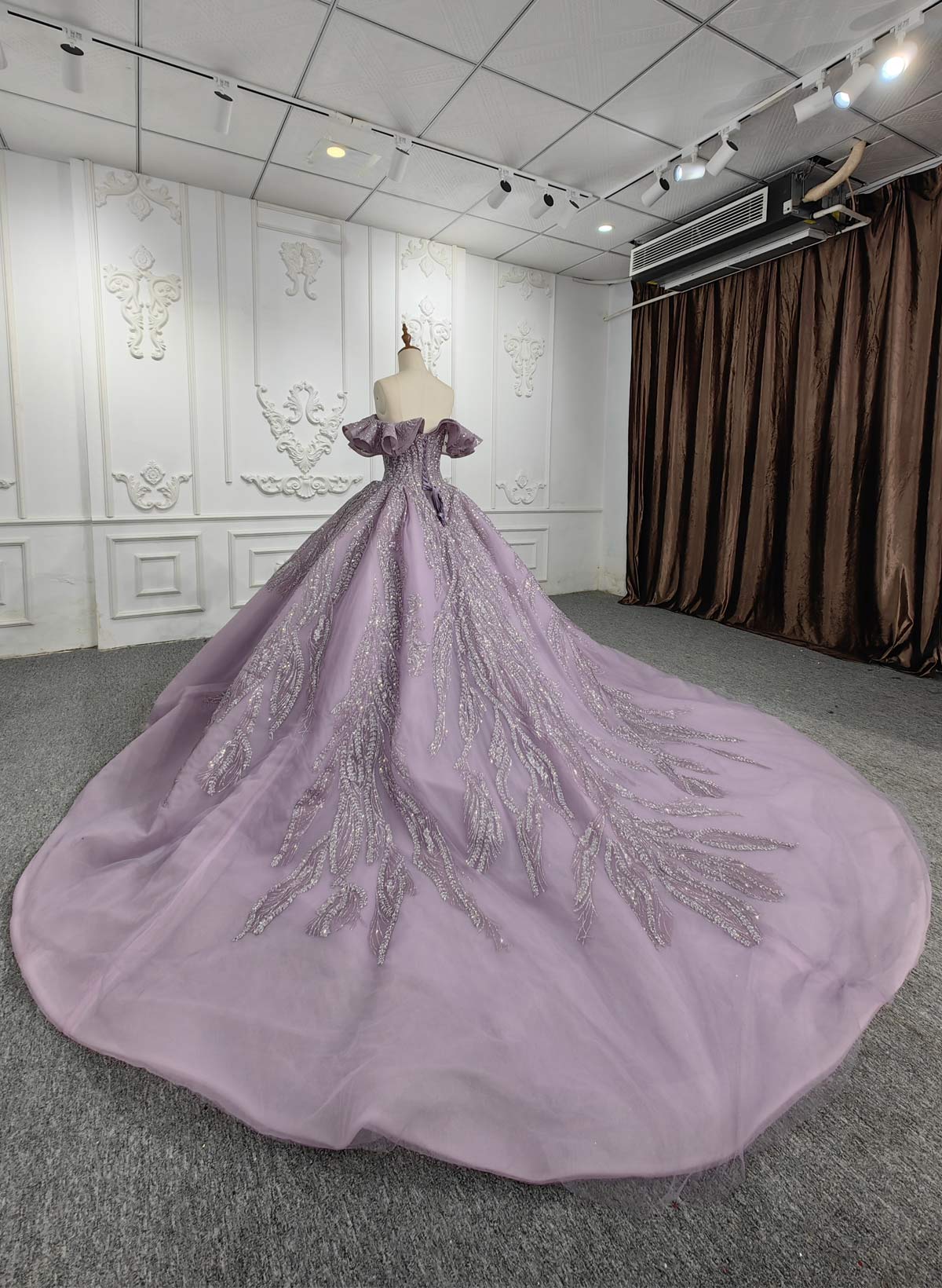 Luxury Off-The-Shoulder Ball-Gown Chapel Train Tulle Prom Dresses With Ruffle/Sequins