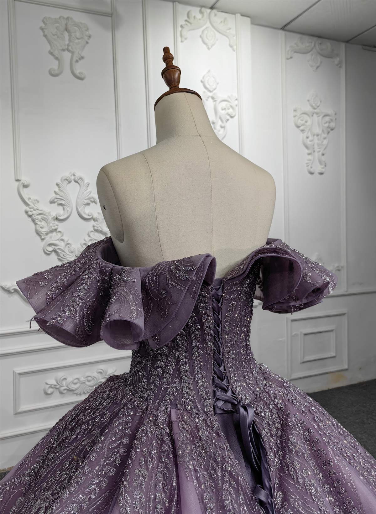 Luxury Off-The-Shoulder Ball-Gown Chapel Train Tulle Prom Dresses With Ruffle/Sequins