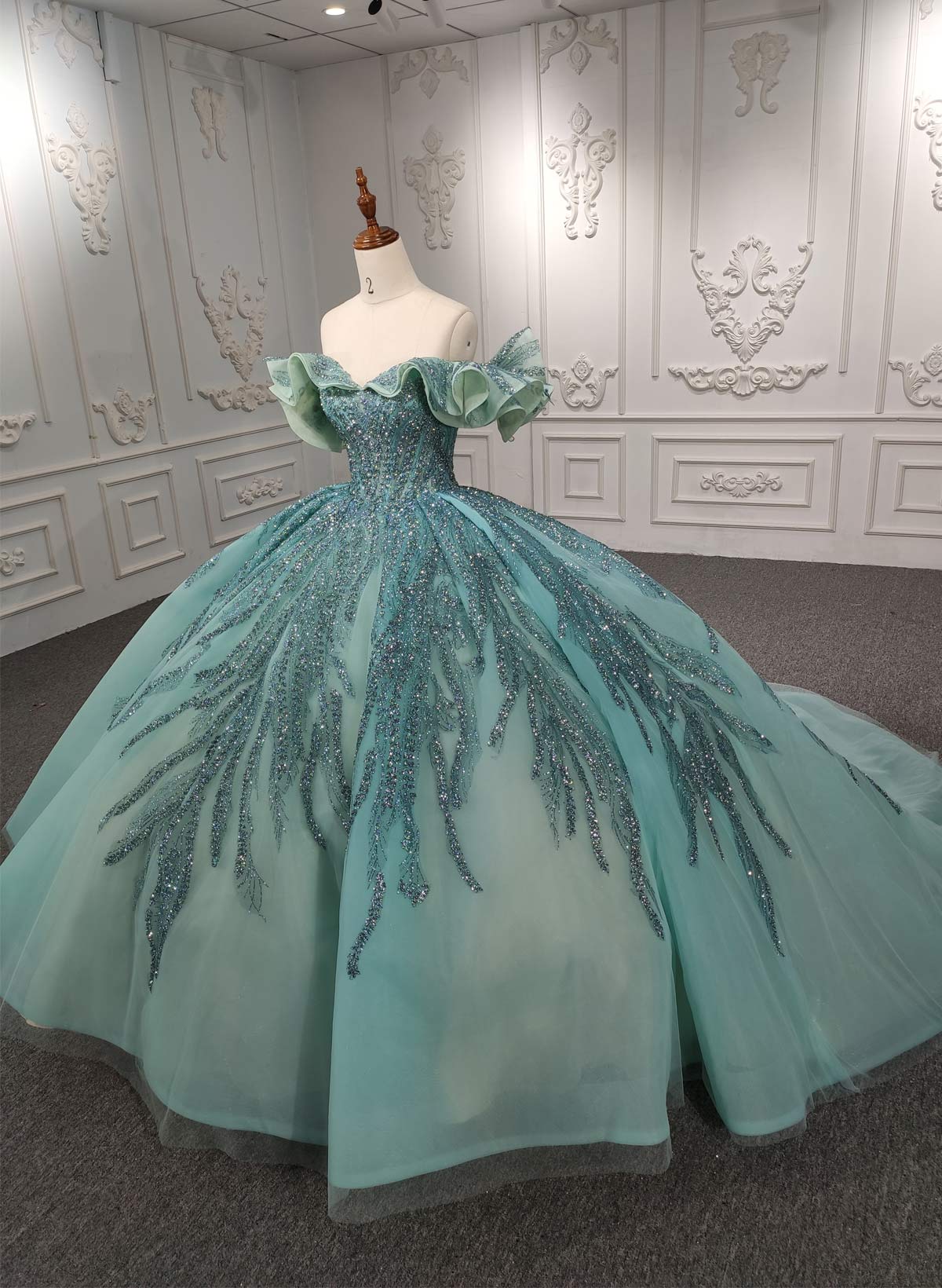 Luxury Off-The-Shoulder Ball-Gown Chapel Train Tulle Prom Dresses With Ruffle/Sequins