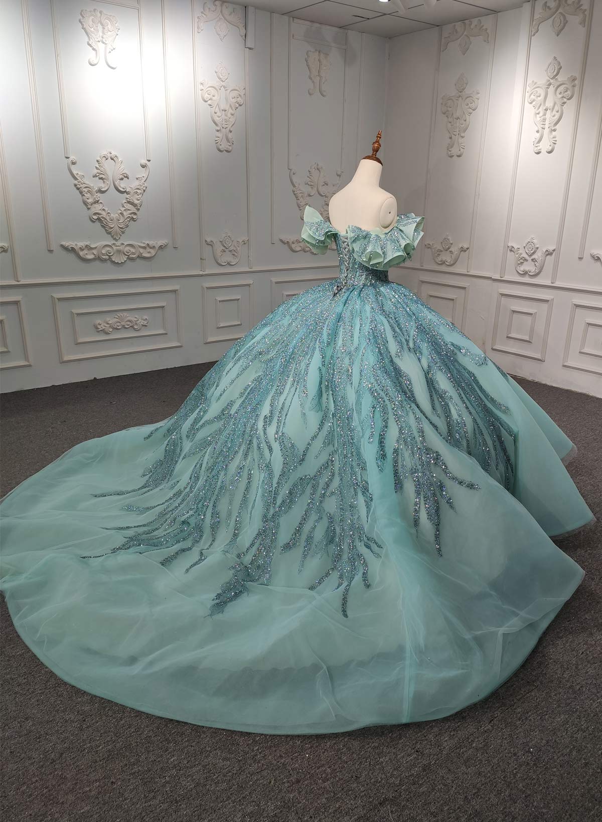 Luxury Off-The-Shoulder Ball-Gown Chapel Train Tulle Prom Dresses With Ruffle/Sequins
