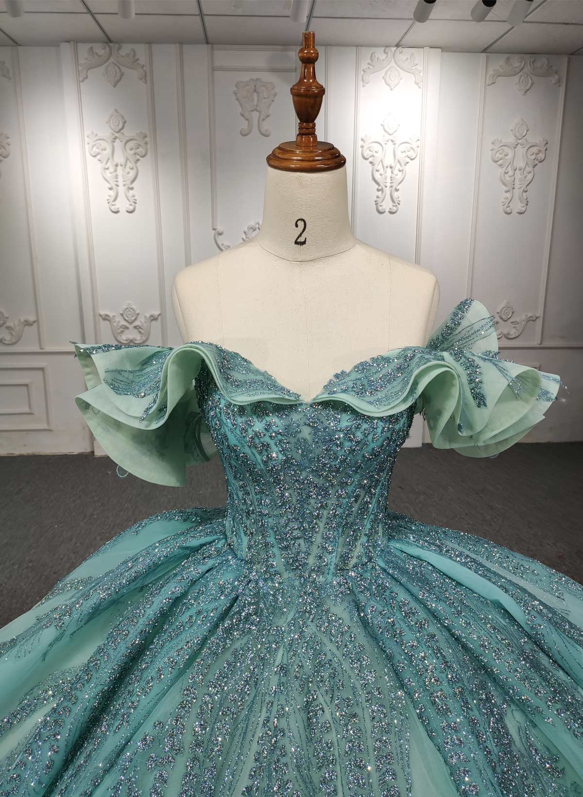 Luxury Off-The-Shoulder Ball-Gown Chapel Train Tulle Prom Dresses With Ruffle/Sequins