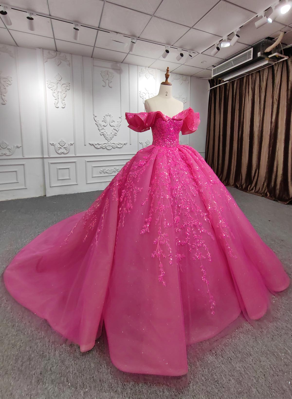 Luxury Off-The-Shoulder Ball-Gown Chapel Train Tulle Prom Dresses With Ruffle/Sequins