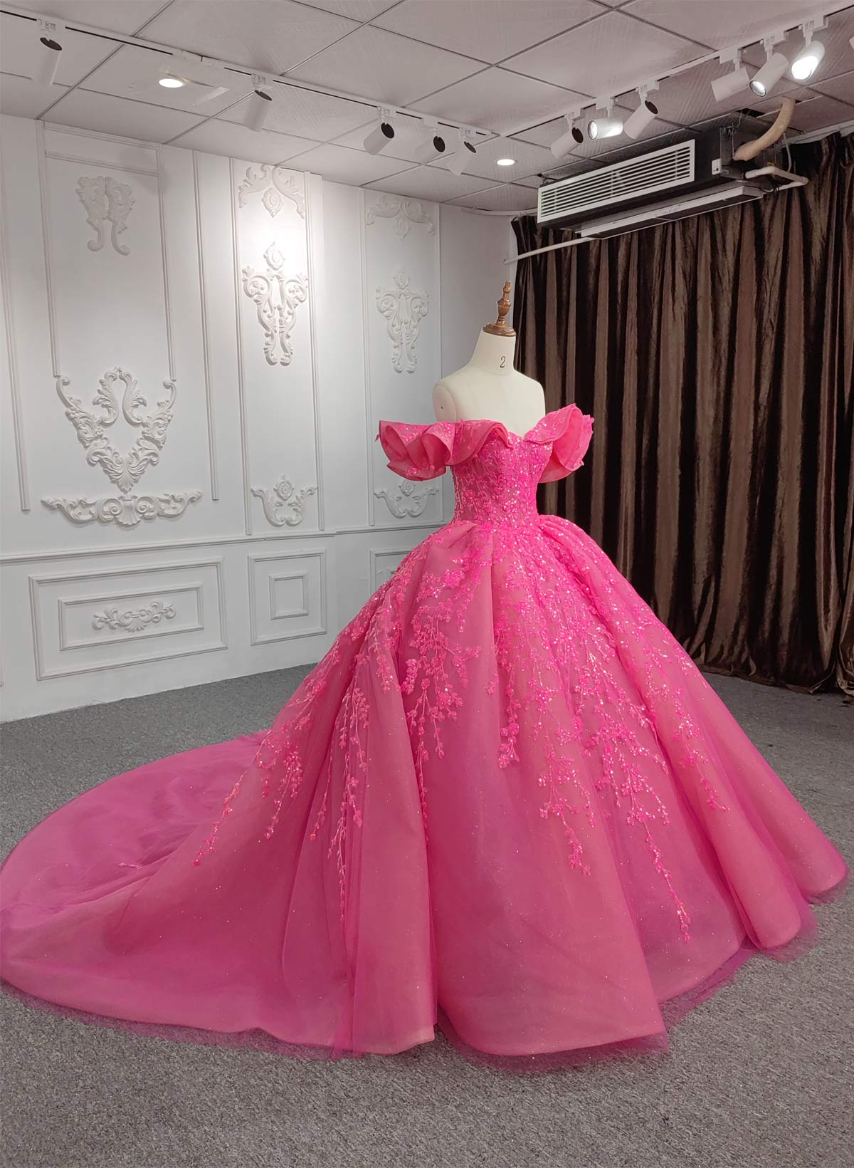 Luxury Off-The-Shoulder Ball-Gown Chapel Train Tulle Prom Dresses With Ruffle/Sequins