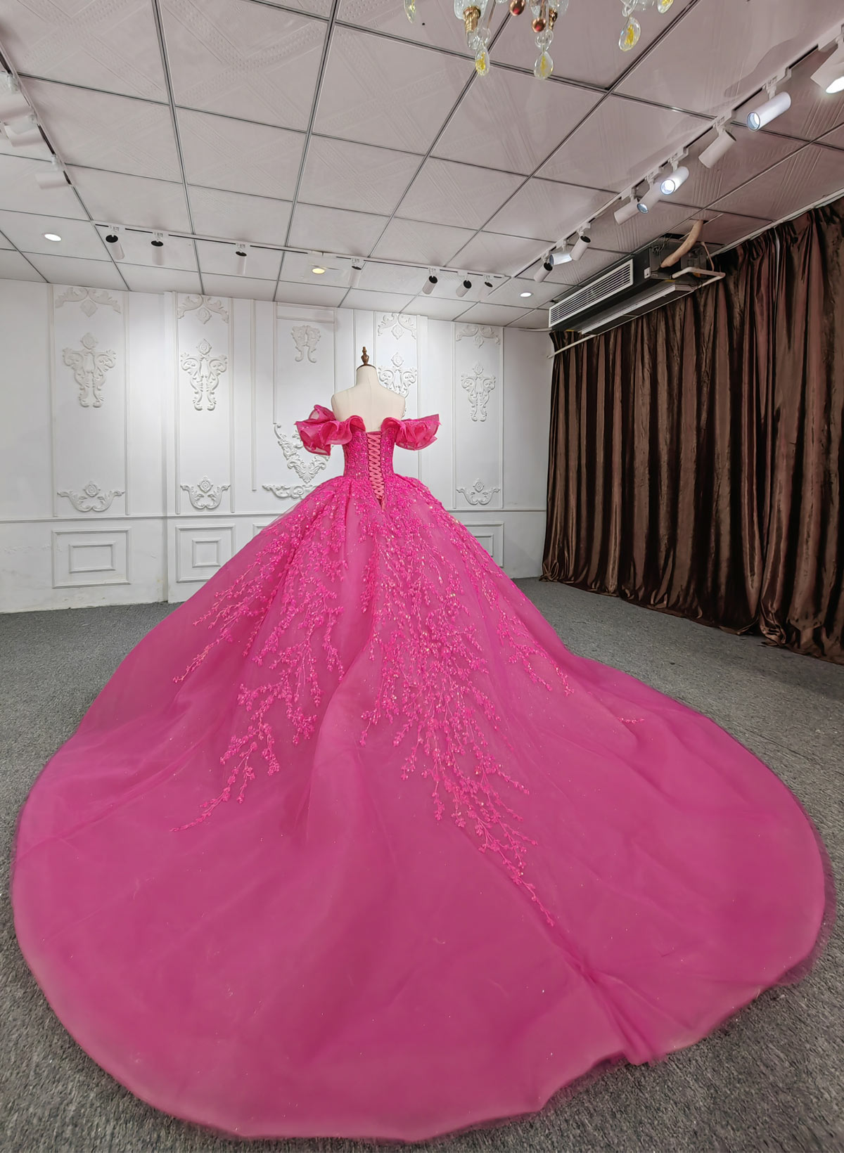 Luxury Off-The-Shoulder Ball-Gown Chapel Train Tulle Prom Dresses With Ruffle/Sequins