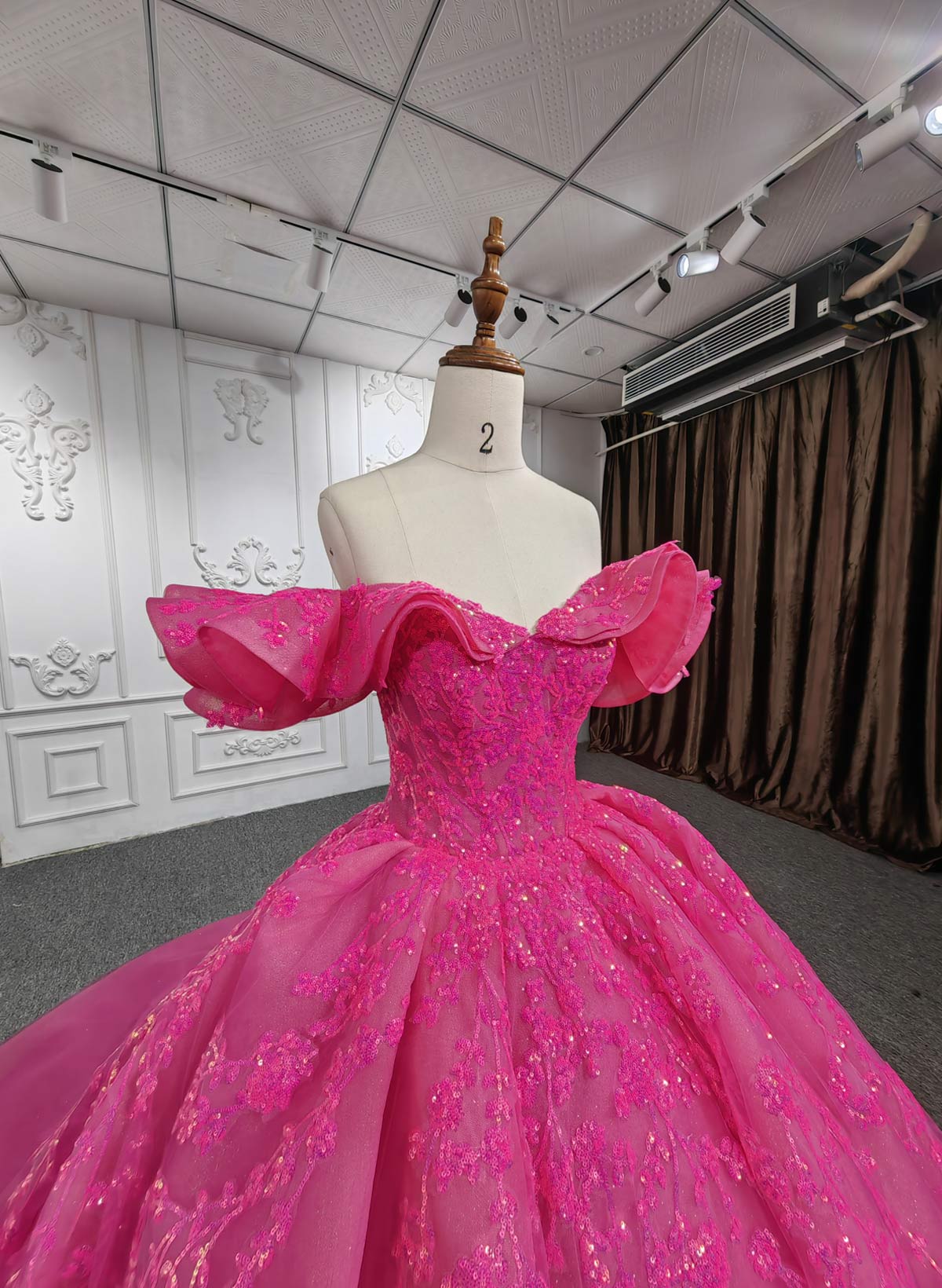Luxury Off-The-Shoulder Ball-Gown Chapel Train Tulle Prom Dresses With Ruffle/Sequins