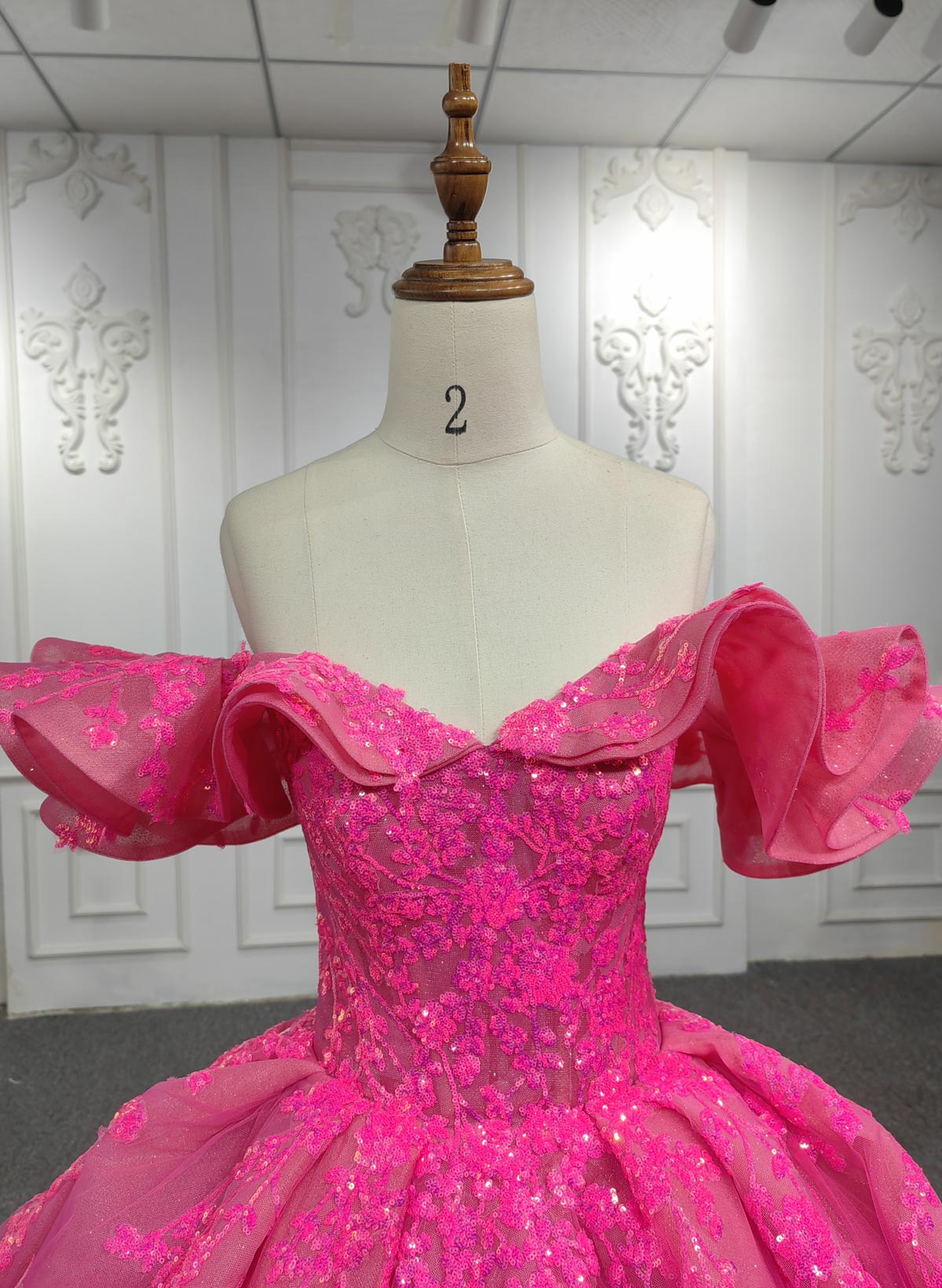 Luxury Off-The-Shoulder Ball-Gown Chapel Train Tulle Prom Dresses With Ruffle/Sequins