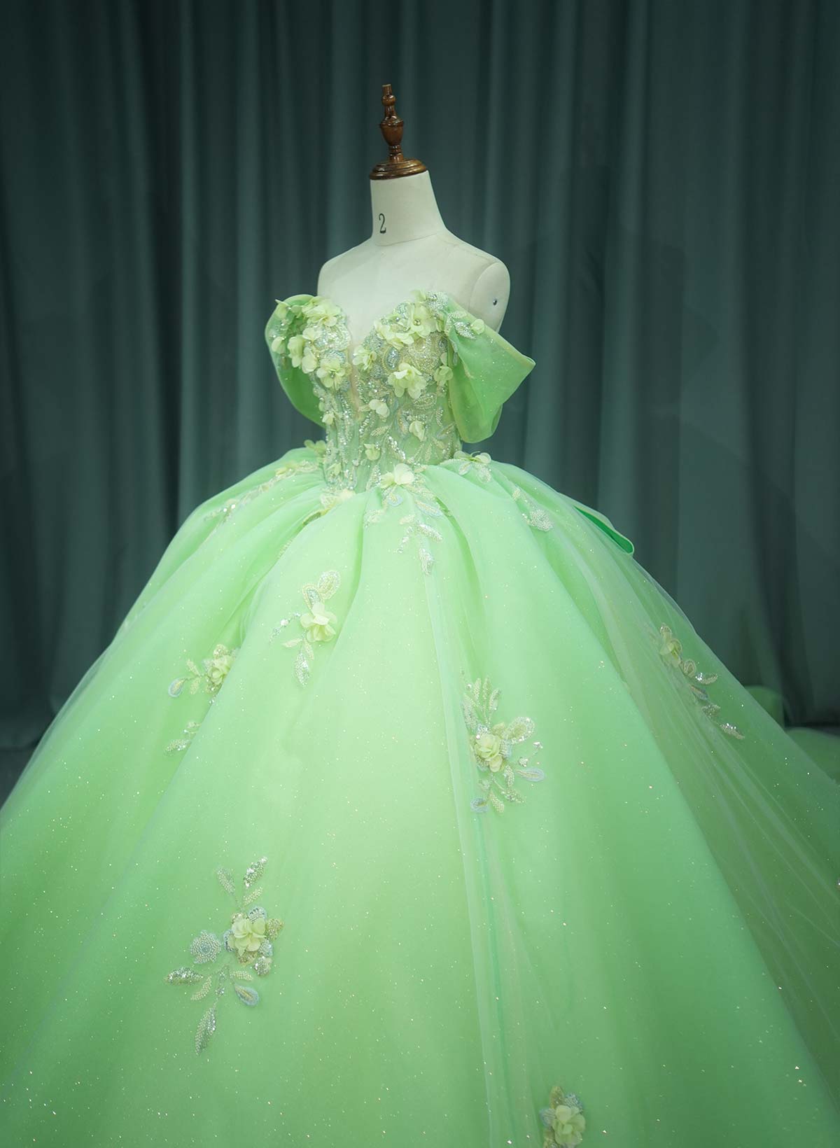 Ball-Gown Sweetheart Cape Sleeves Royal Prom Dresses With Bow(s)/Sequins/Appliques Lace