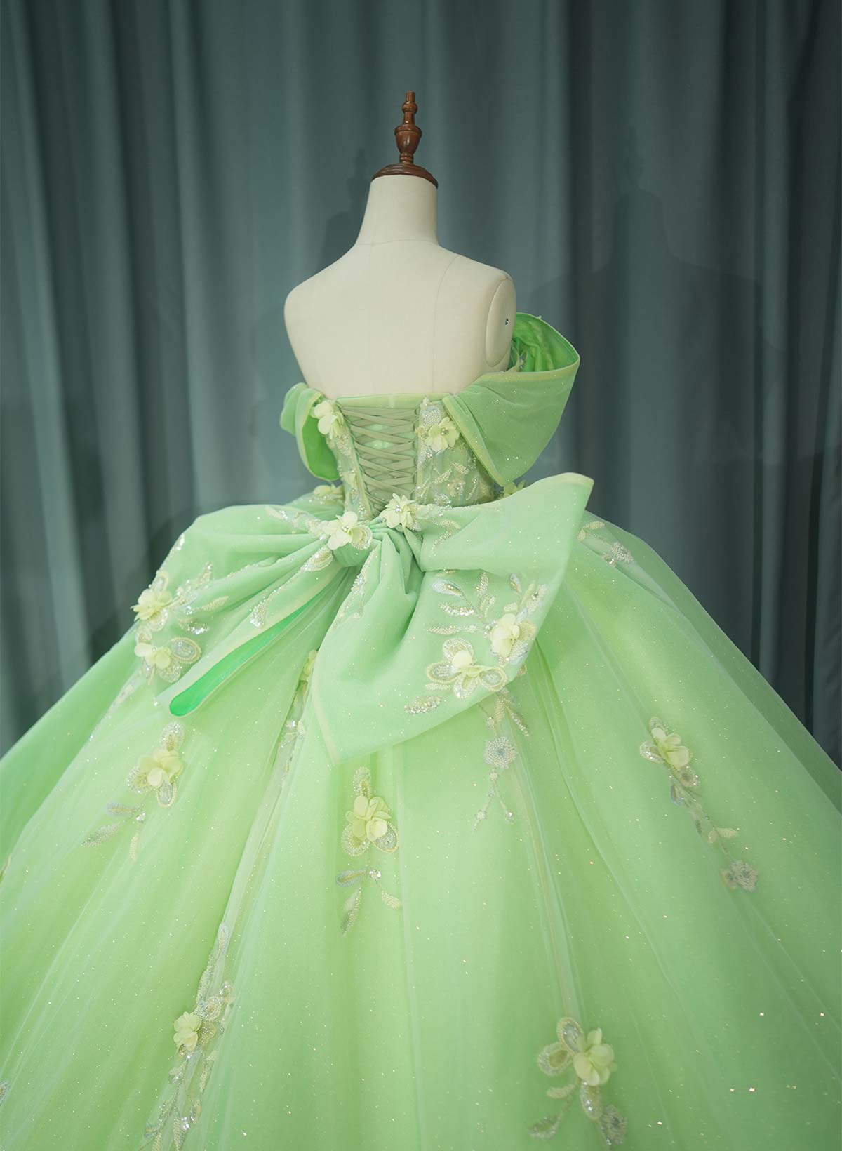 Ball-Gown Sweetheart Cape Sleeves Royal Prom Dresses With Bow(s)/Sequins/Appliques Lace