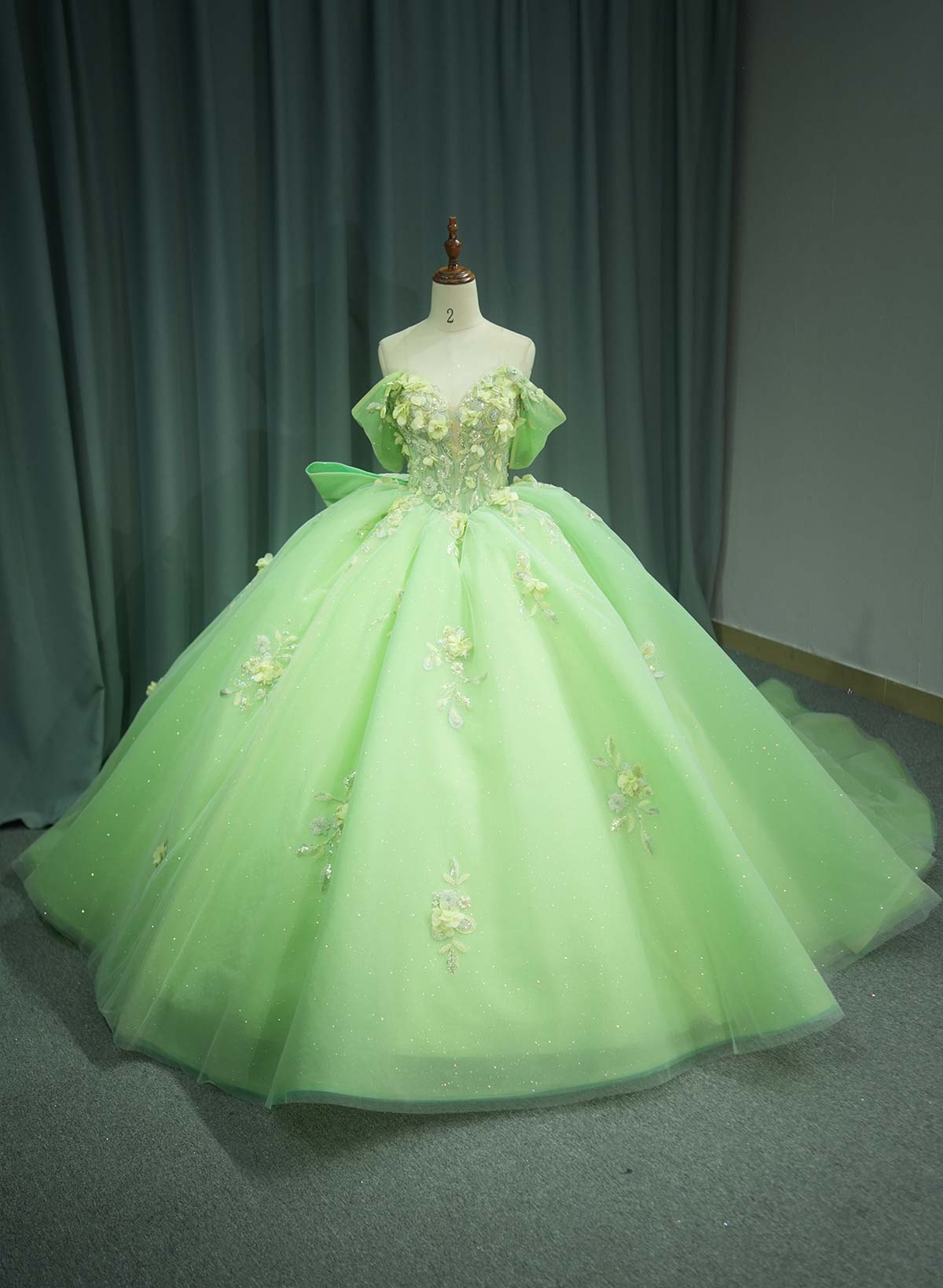 Ball-Gown Sweetheart Cape Sleeves Royal Prom Dresses With Bow(s)/Sequins/Appliques Lace