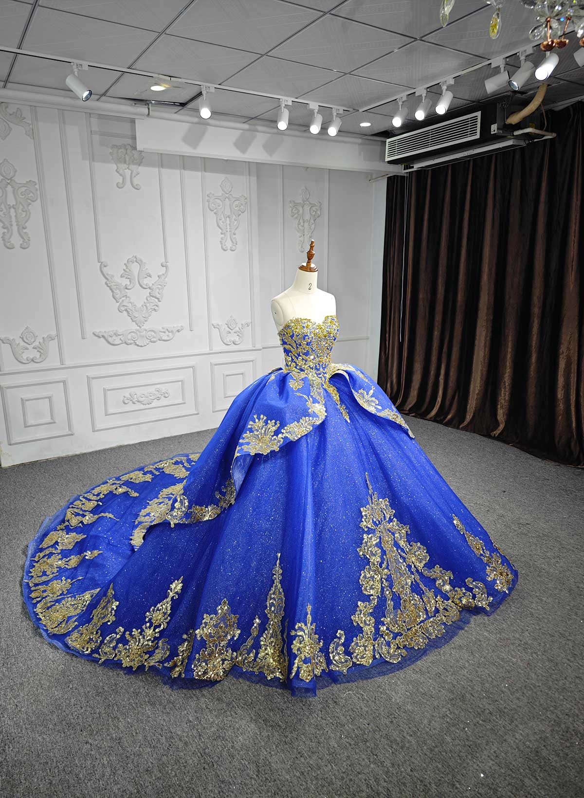 Ball-Gown Sweetheart Sleeveless Royal Prom Dresses With Sequins/Appliques Lace