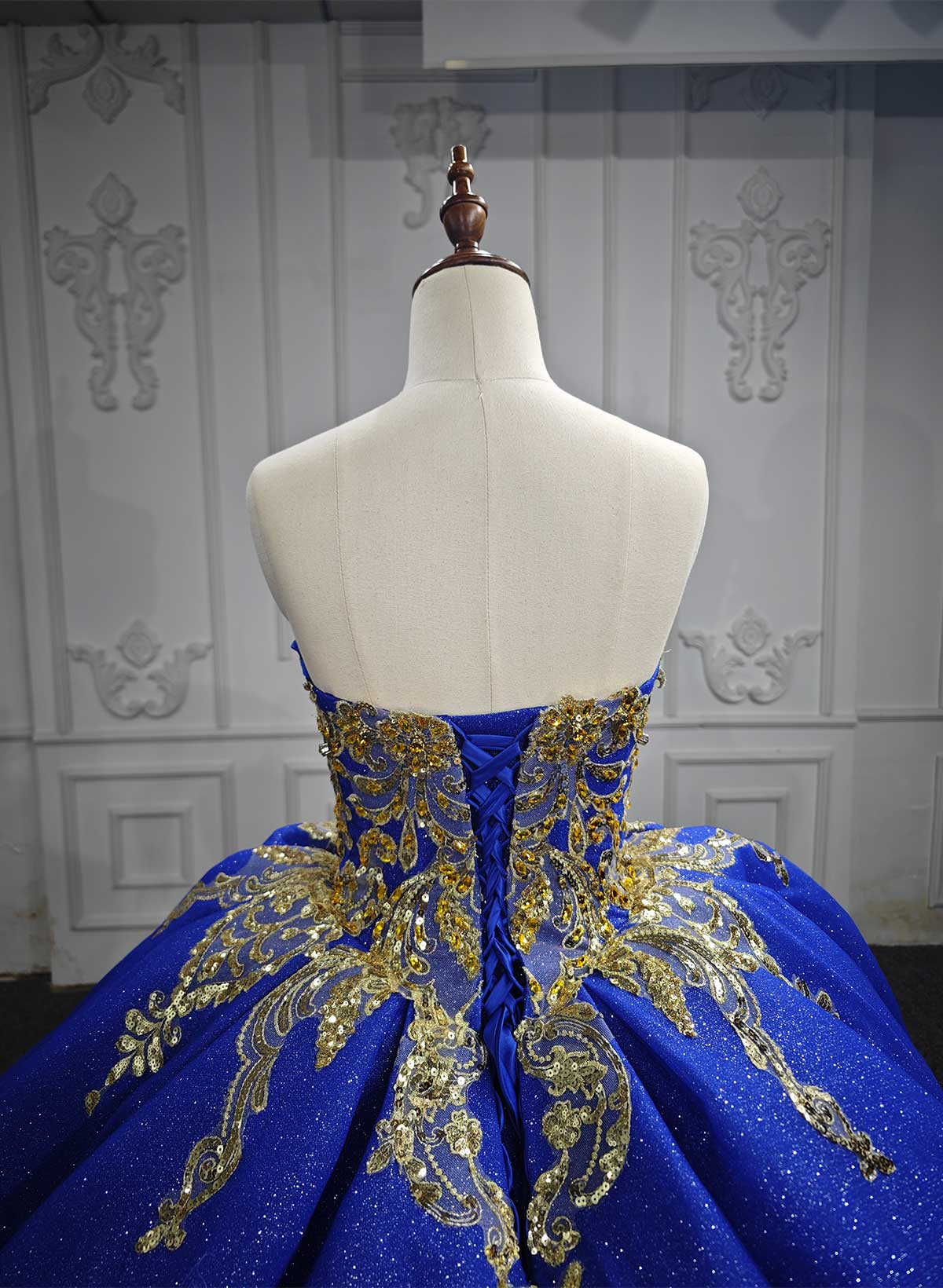 Ball-Gown Sweetheart Sleeveless Royal Prom Dresses With Sequins/Appliques Lace