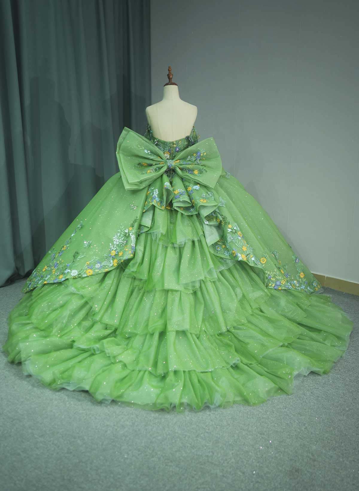 Ball-Gown Sweetheart Cape Sleeves Royal Prom Dresses With Beading/Appliques Lace