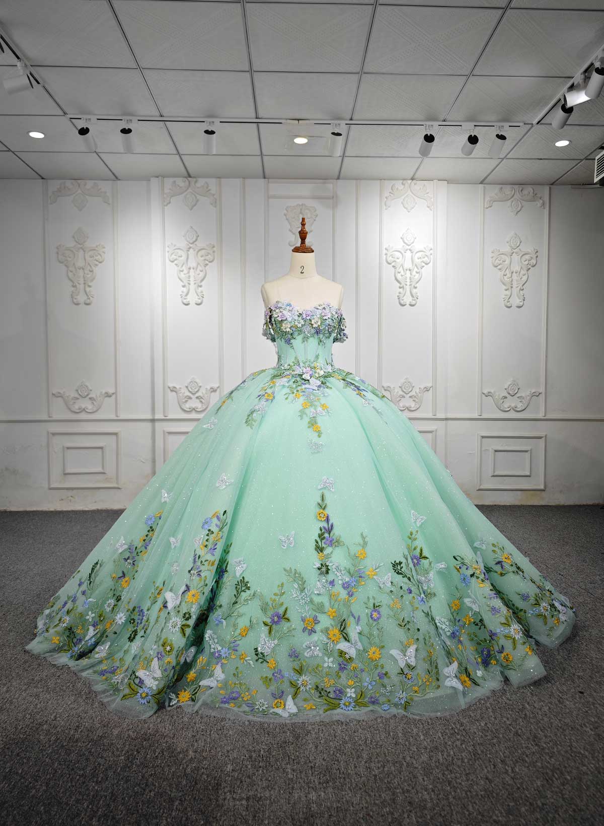Ball-Gown Sweetheart Cape Sleeves Royal Prom Dresses With Beading/Appliques Lace