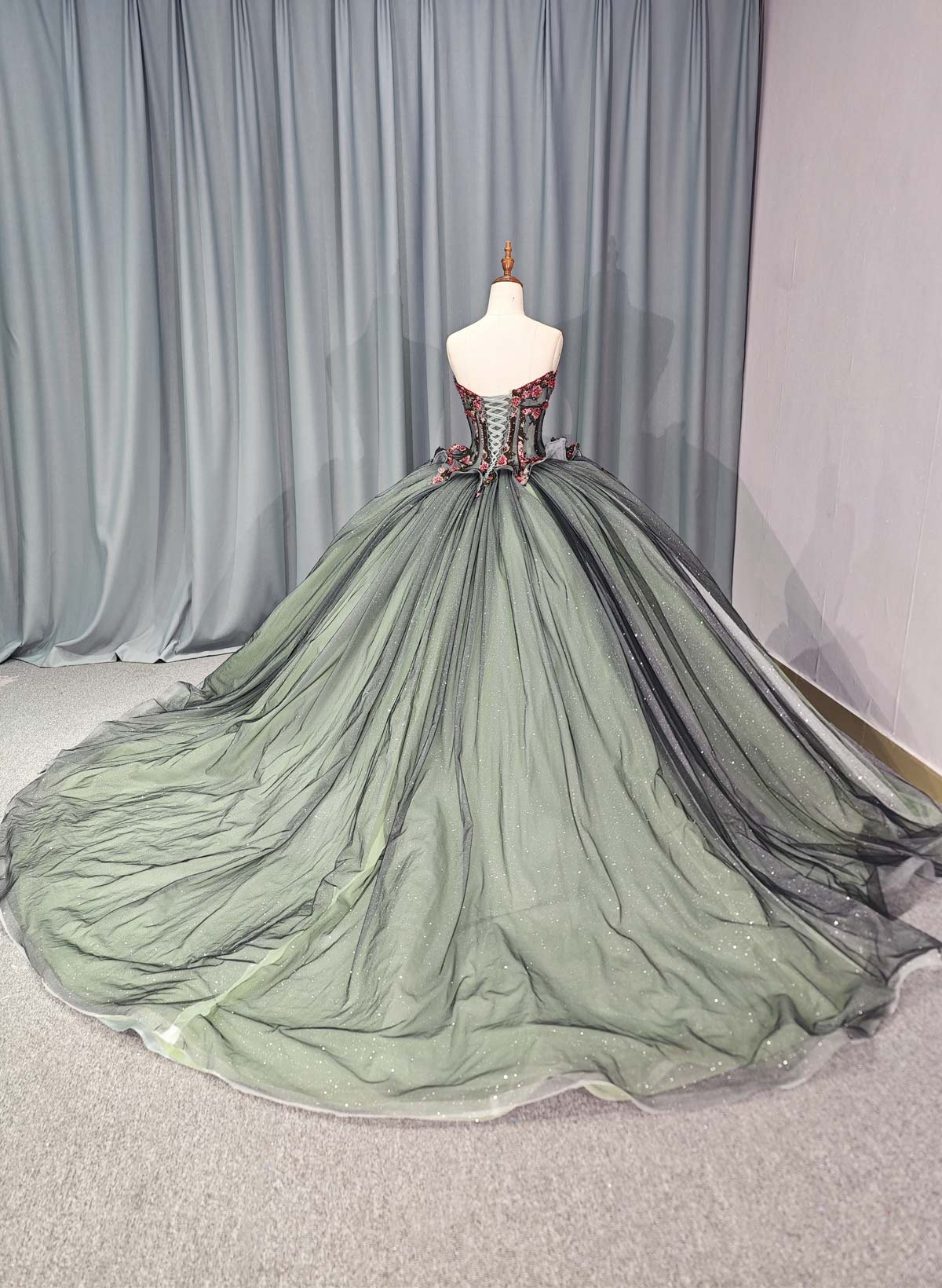 Sparkle & Shine Strapless Sleeveless Ball-Gown Chapel Train Tulle Prom Dresses With Flower(s)