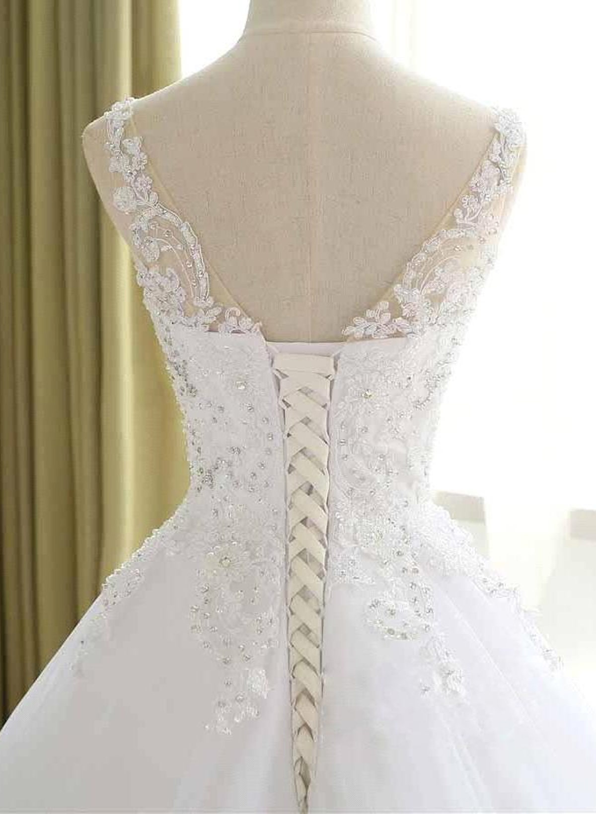 Elegant V-Neck Ball-Gown Chapel Train Lace/Tulle Wedding Dresses With Beading/Rhinestone/Flower(s)