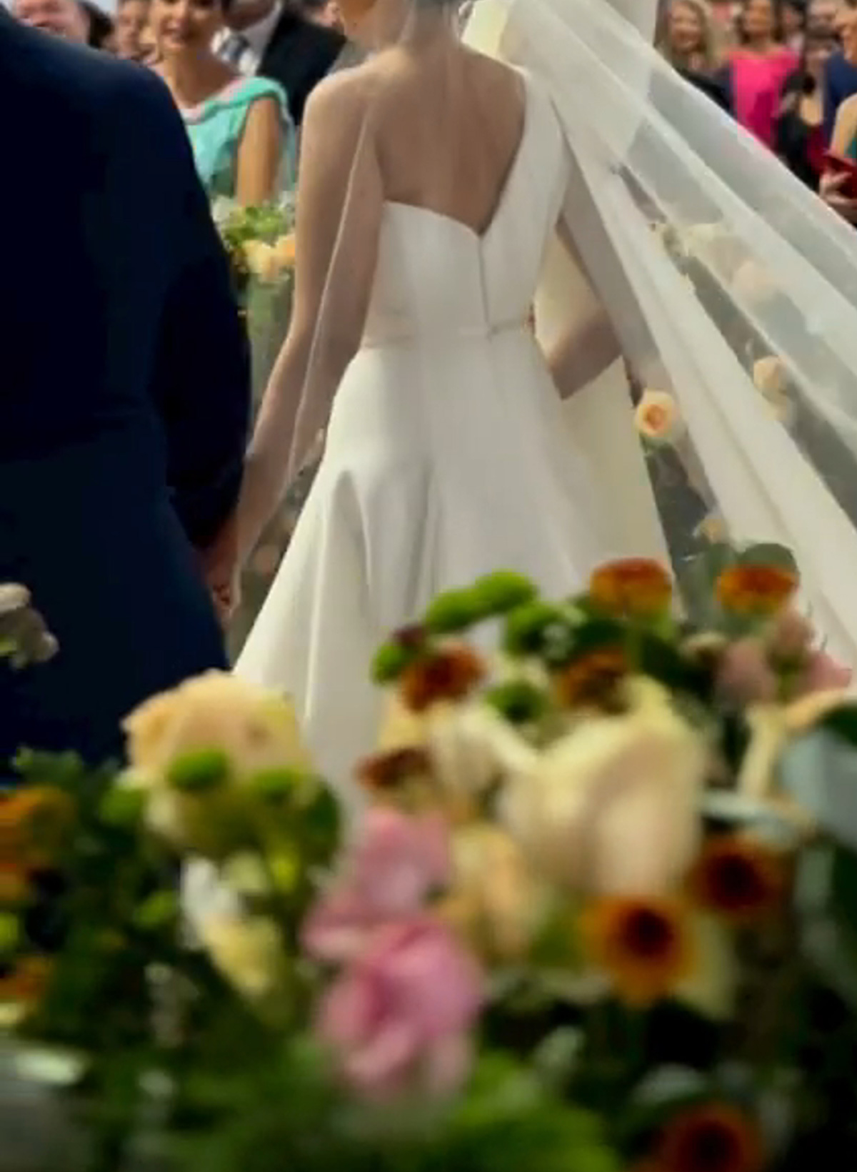 Elegant One-Shoulder Sleeveless A-Line Court Train Satin Wedding Dresses With Bow(s)