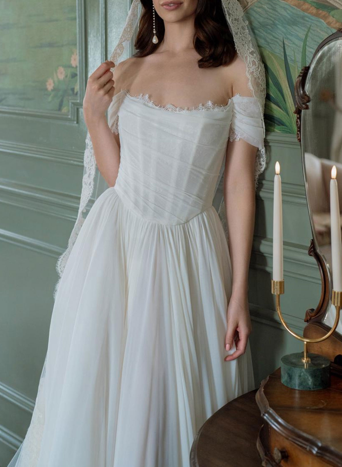 Elegant Off-The-Shoulder Sleeveless A-Line Sweep Train Tulle Wedding Dresses With Lace