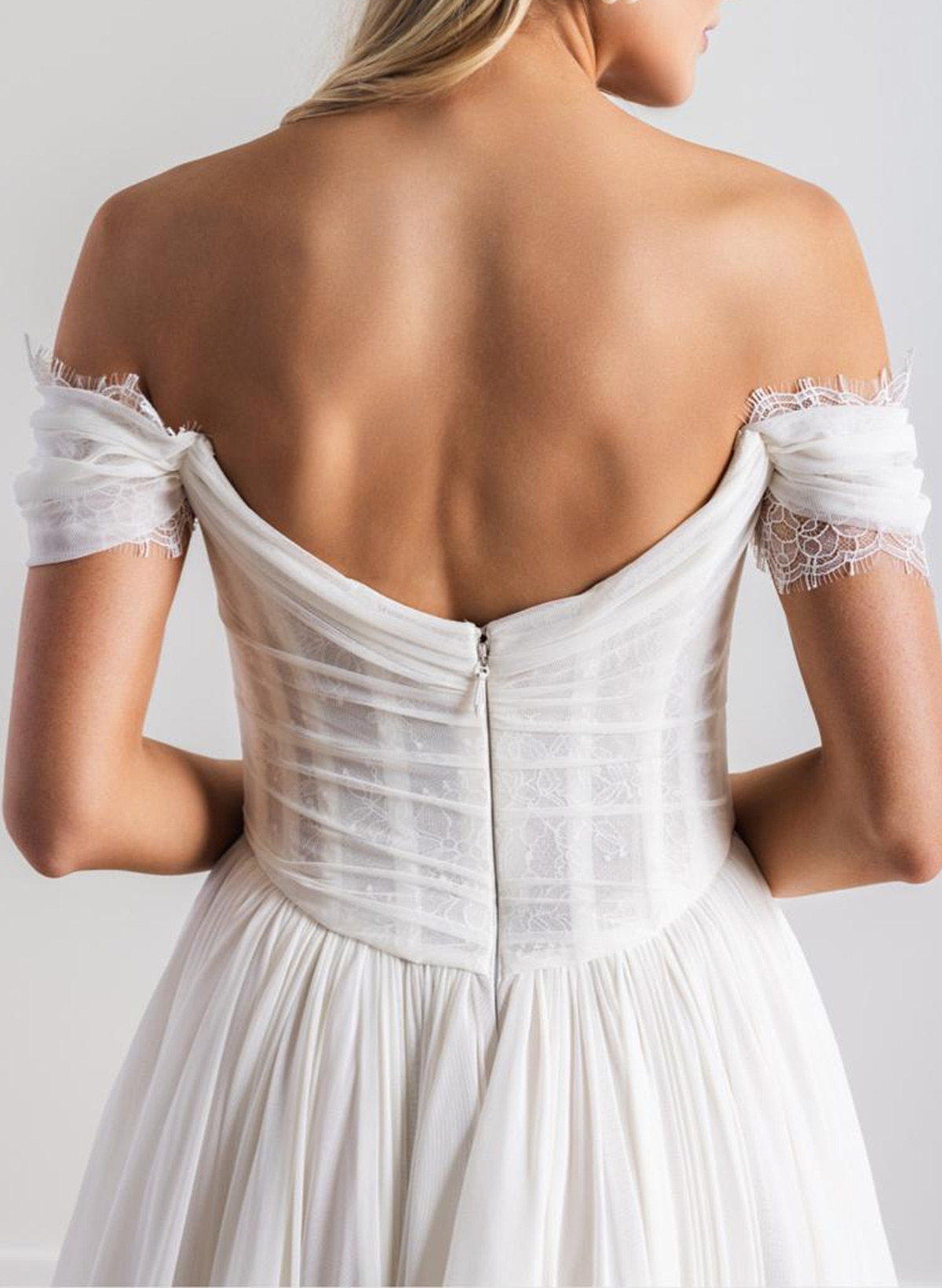 Elegant Off-The-Shoulder Sleeveless A-Line Sweep Train Tulle Wedding Dresses With Lace