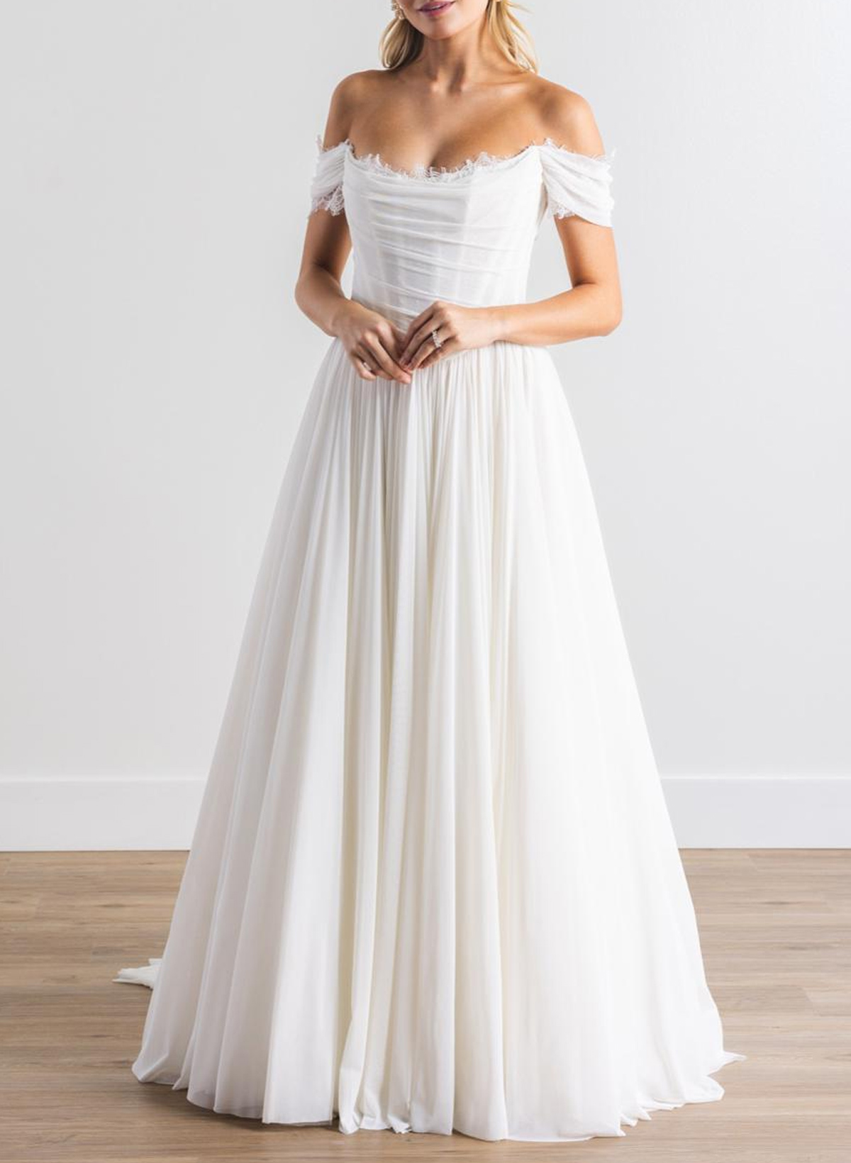 Elegant Off-The-Shoulder Sleeveless A-Line Sweep Train Tulle Wedding Dresses With Lace