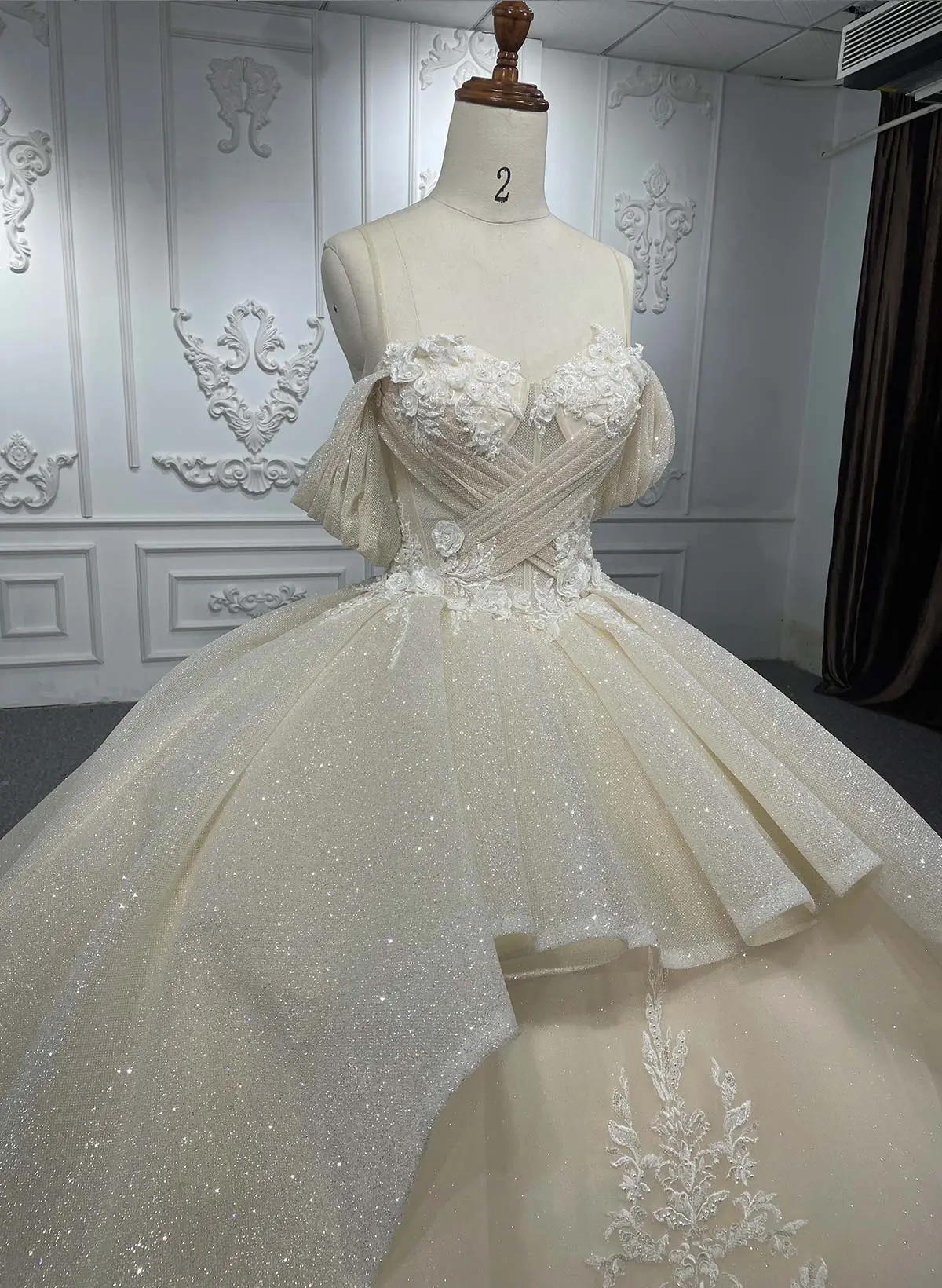 Ball-Gown Off-The-Shoulder/Sweetheart Royal Wedding Dresses With Appliques Lace