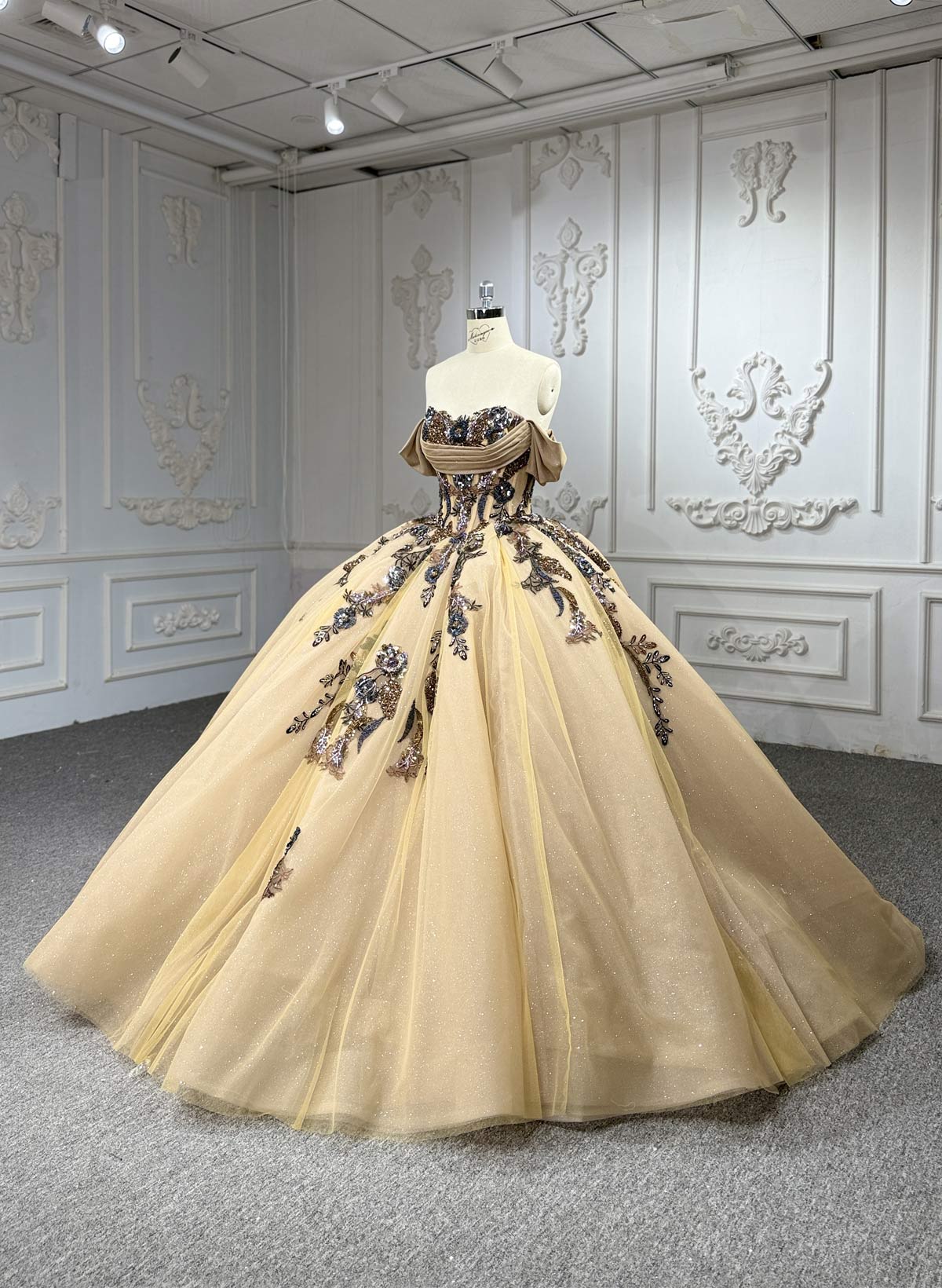 Luxury Off-The-Shoulder Sleeveless Ball-Gown Floor-Length Lace/Tulle With Beading/Sequins