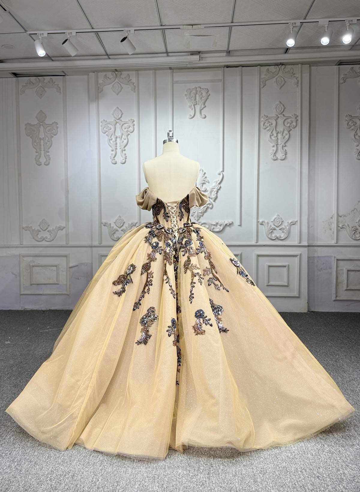 Luxury Off-The-Shoulder Sleeveless Ball-Gown Floor-Length Lace/Tulle With Beading/Sequins