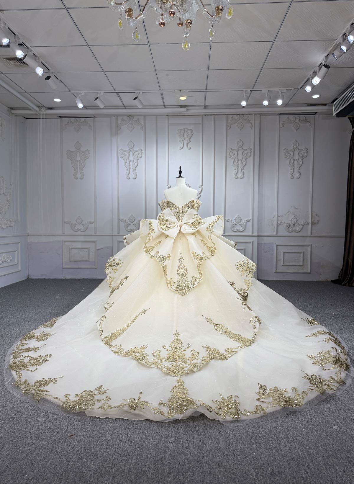 Luxury Sweetheart Off-The-Shoulder Ball-Gown Cathedral Wedding Dresses With Bow(s)/Beading/Sequins/Rhinestone