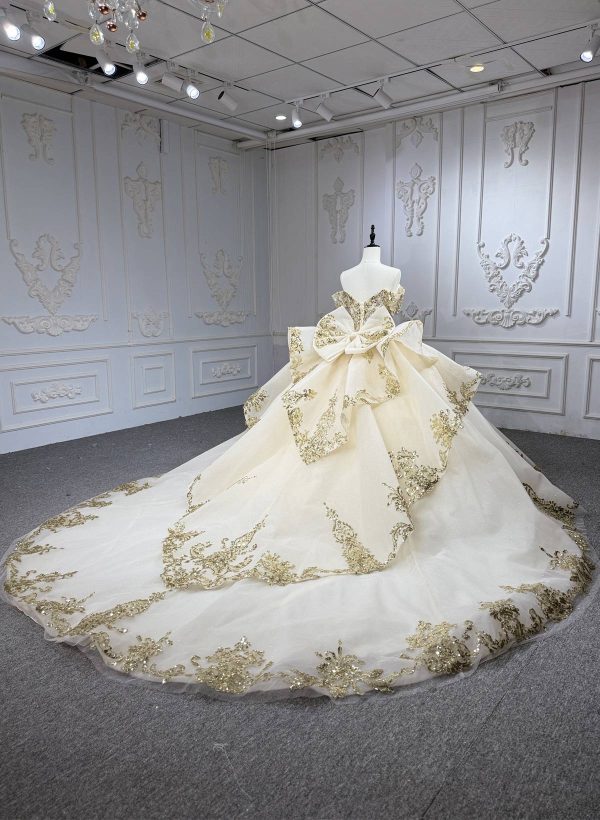 Luxury Sweetheart Off-The-Shoulder Ball-Gown Cathedral Wedding Dresses With Bow(s)/Beading/Sequins/Rhinestone