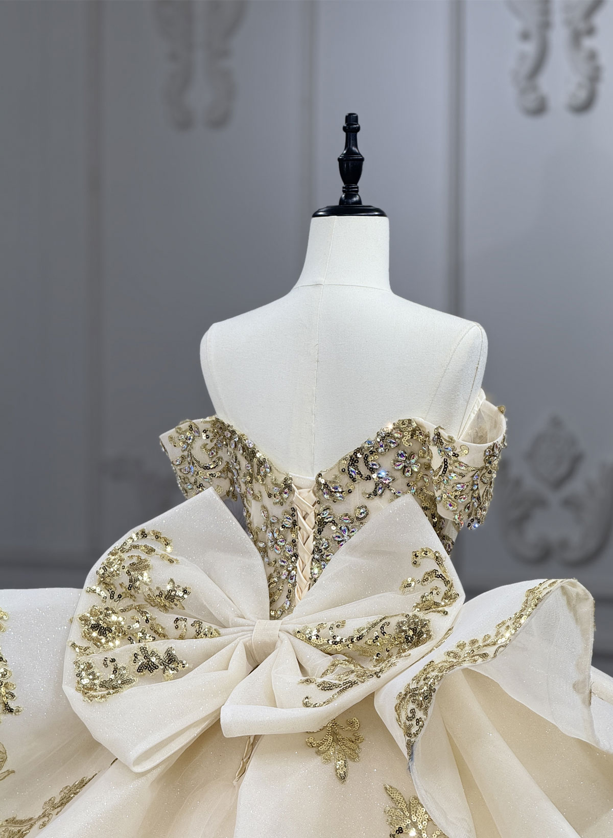 Luxury Sweetheart Off-The-Shoulder Ball-Gown Cathedral Wedding Dresses With Bow(s)/Beading/Sequins/Rhinestone