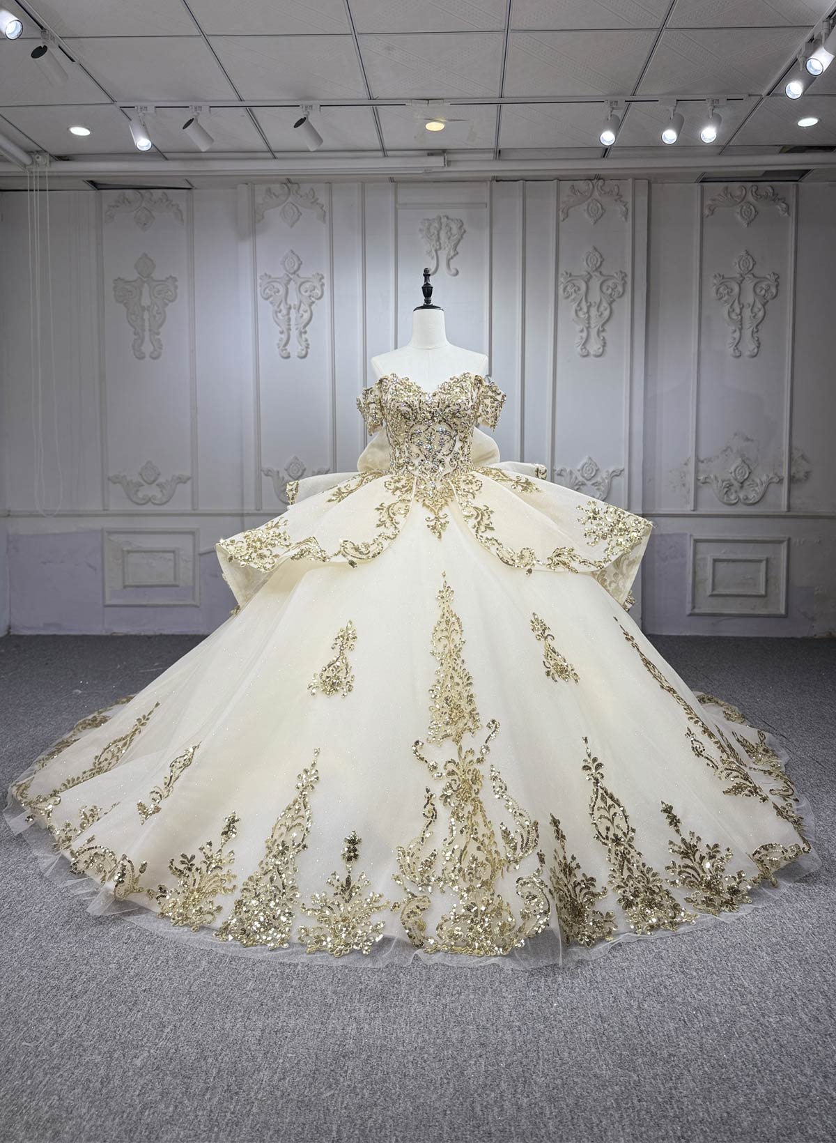 Luxury Sweetheart Off-The-Shoulder Ball-Gown Cathedral Wedding Dresses With Bow(s)/Beading/Sequins/Rhinestone