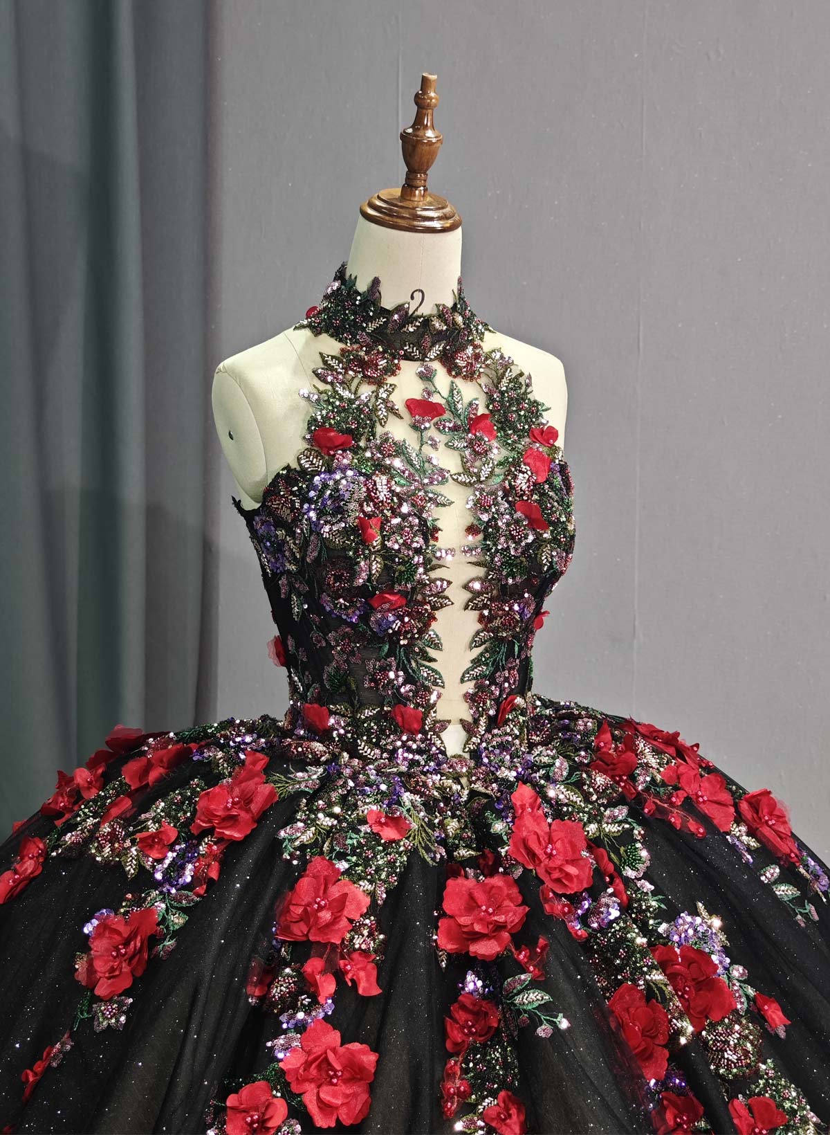 Luxury Halter Sleeveless Ball-Gown Chapel Train Tulle Wedding Dresses With Sequins/Flower(s)