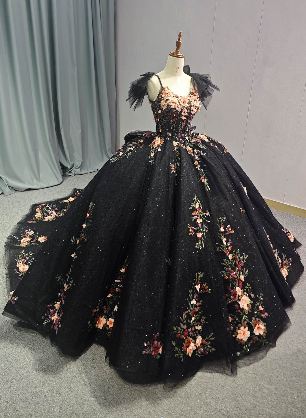 Luxury V-Neck Ball-Gown Chapel Train Tulle Wedding Dresses With Bow(s)/Beading/Sequins/Flower(s)